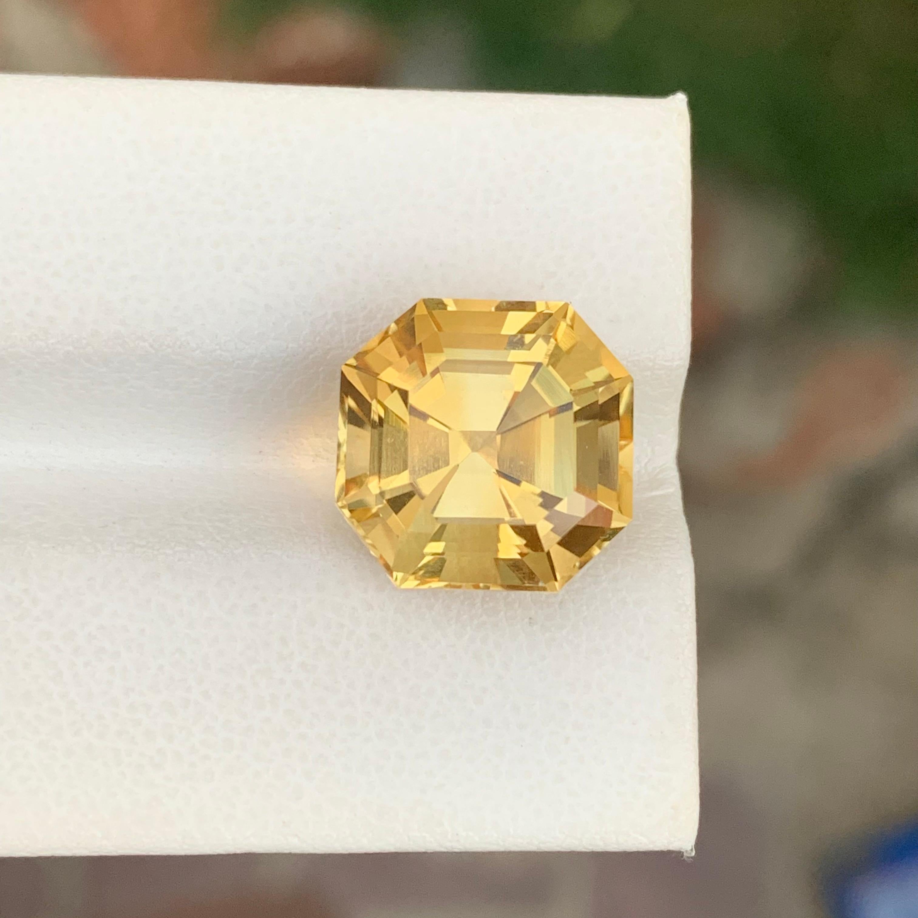 Pierre précieuse de forme hexagonale, citrine jaune naturelle facettée de 8,75 carats Neuf - En vente à Peshawar, PK