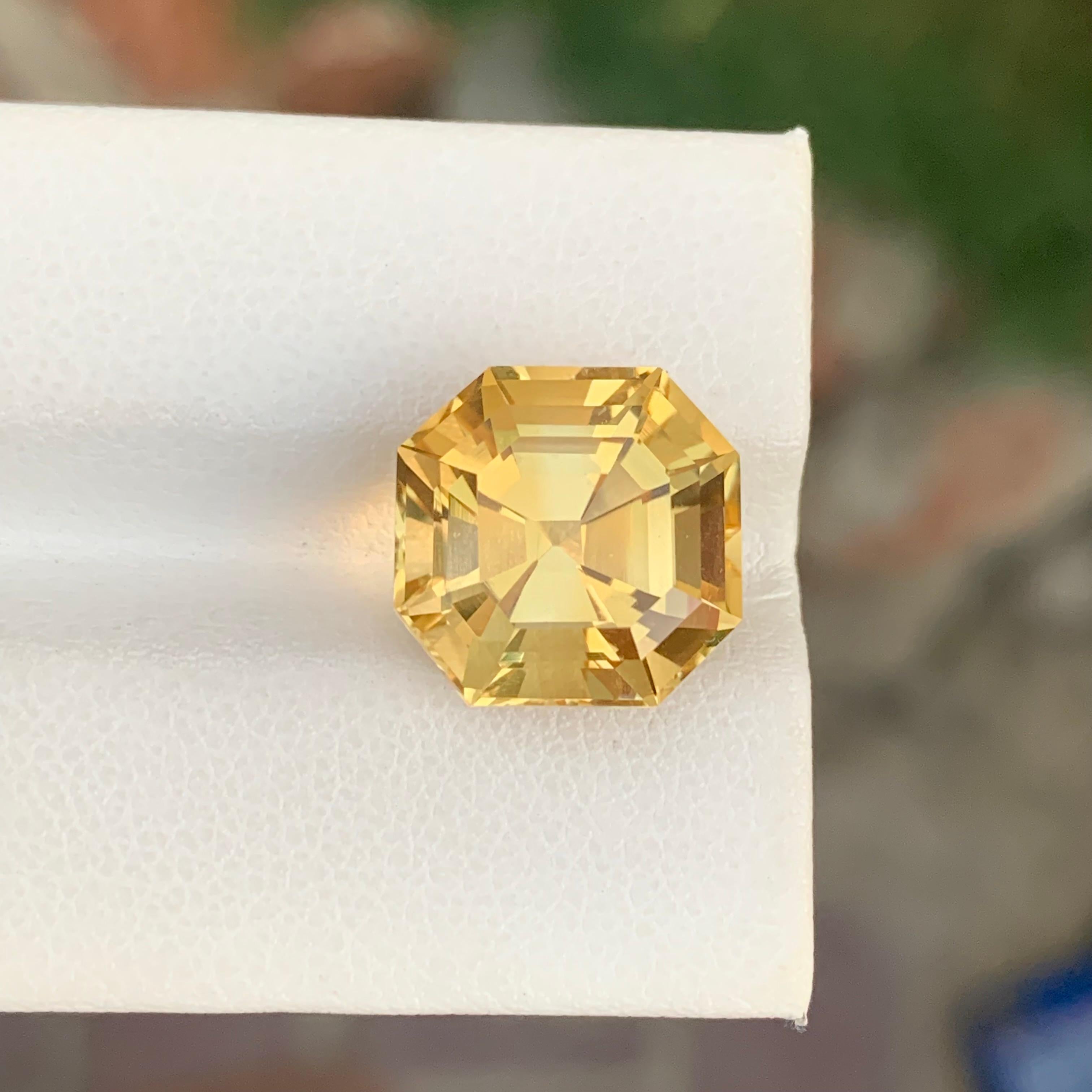 Pierre précieuse de forme hexagonale, citrine jaune naturelle facettée de 8,75 carats Unisexe en vente