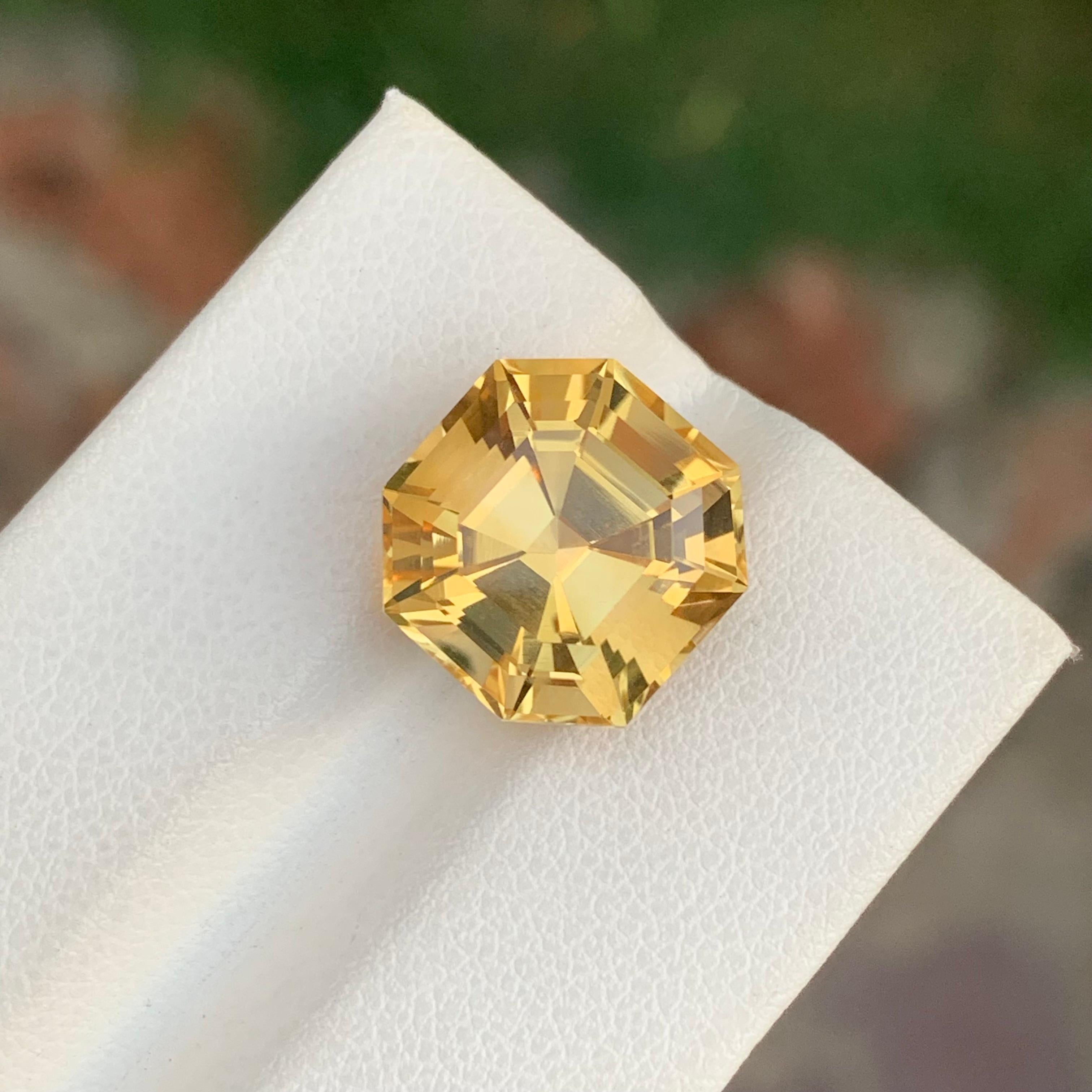 Pierre précieuse de forme hexagonale, citrine jaune naturelle facettée de 8,75 carats en vente 2