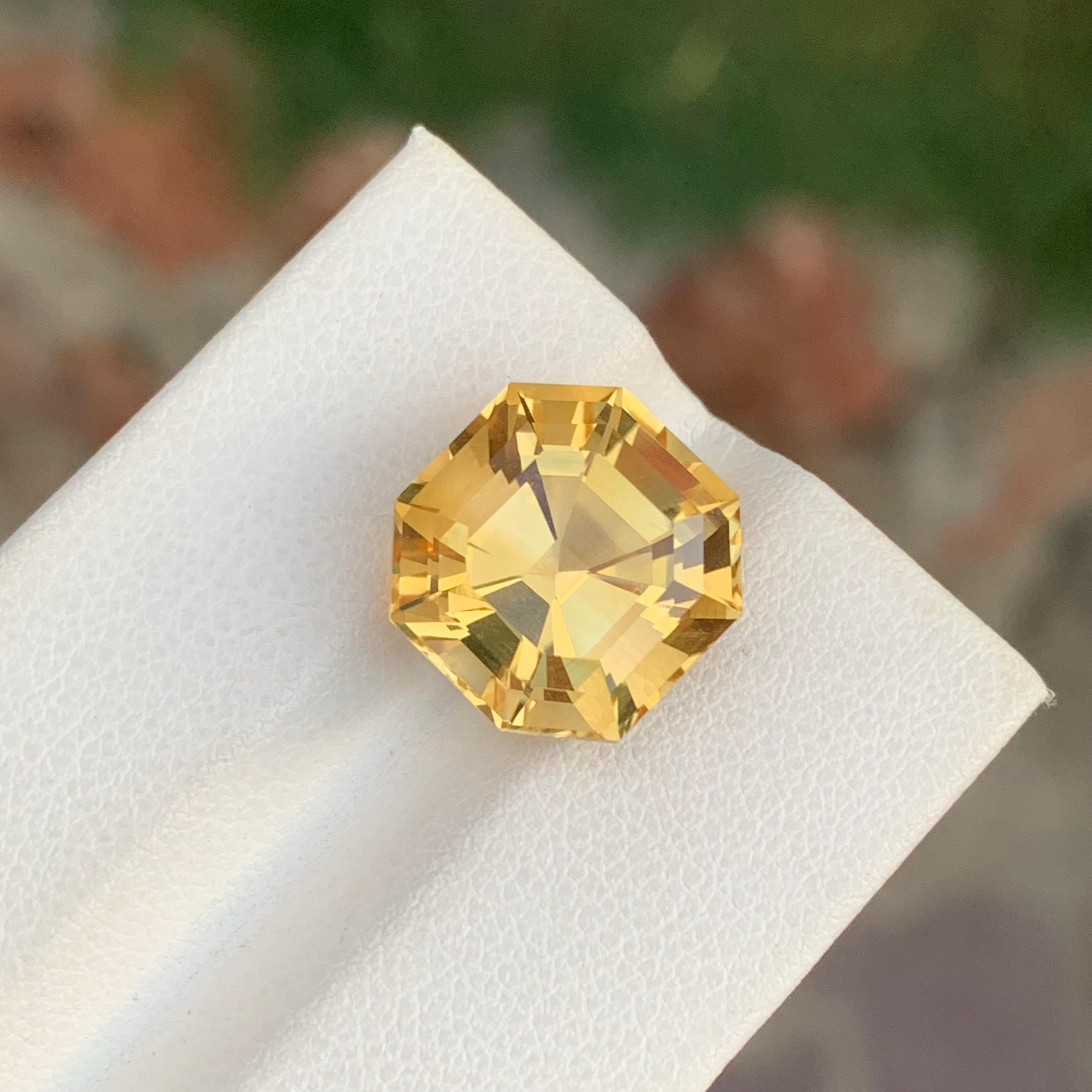 Pierre précieuse de forme hexagonale, citrine jaune naturelle facettée de 8,75 carats en vente 3