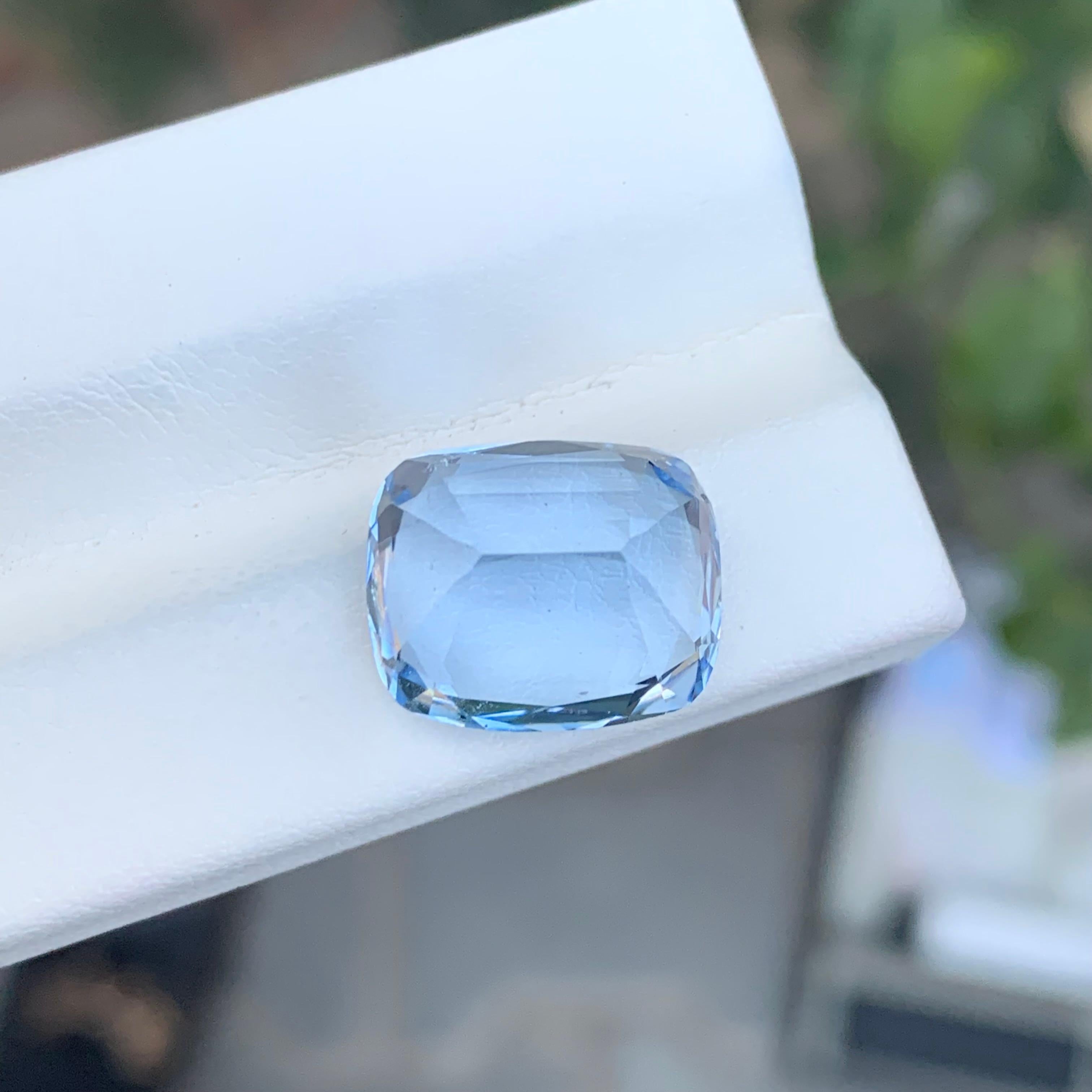 8.75 Carat Natural Loose Aquamarine Goshenite Cushion Shape Gem In New Condition For Sale In Peshawar, PK