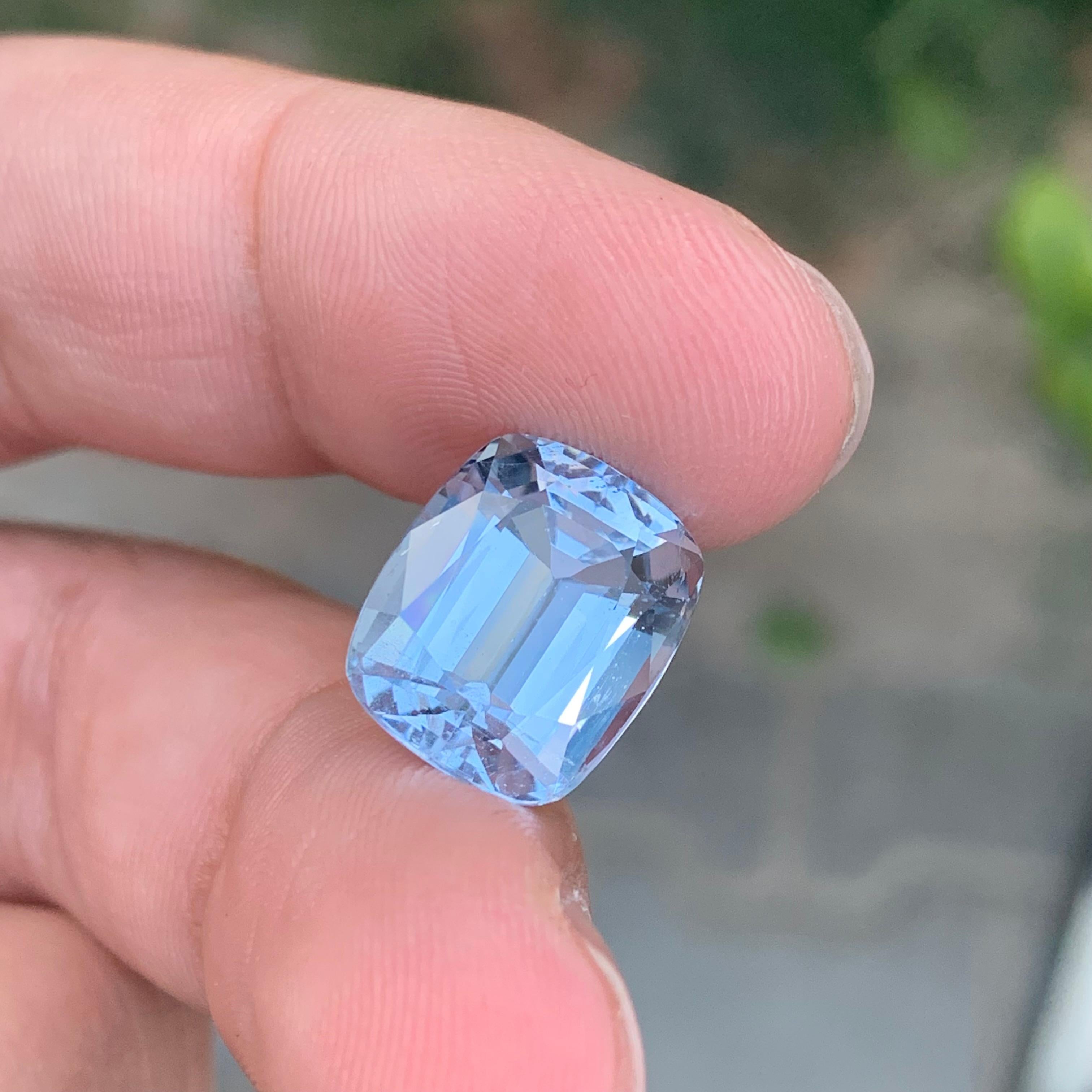 Women's or Men's 8.75 Carat Natural Loose Aquamarine Goshenite Cushion Shape Gem For Sale