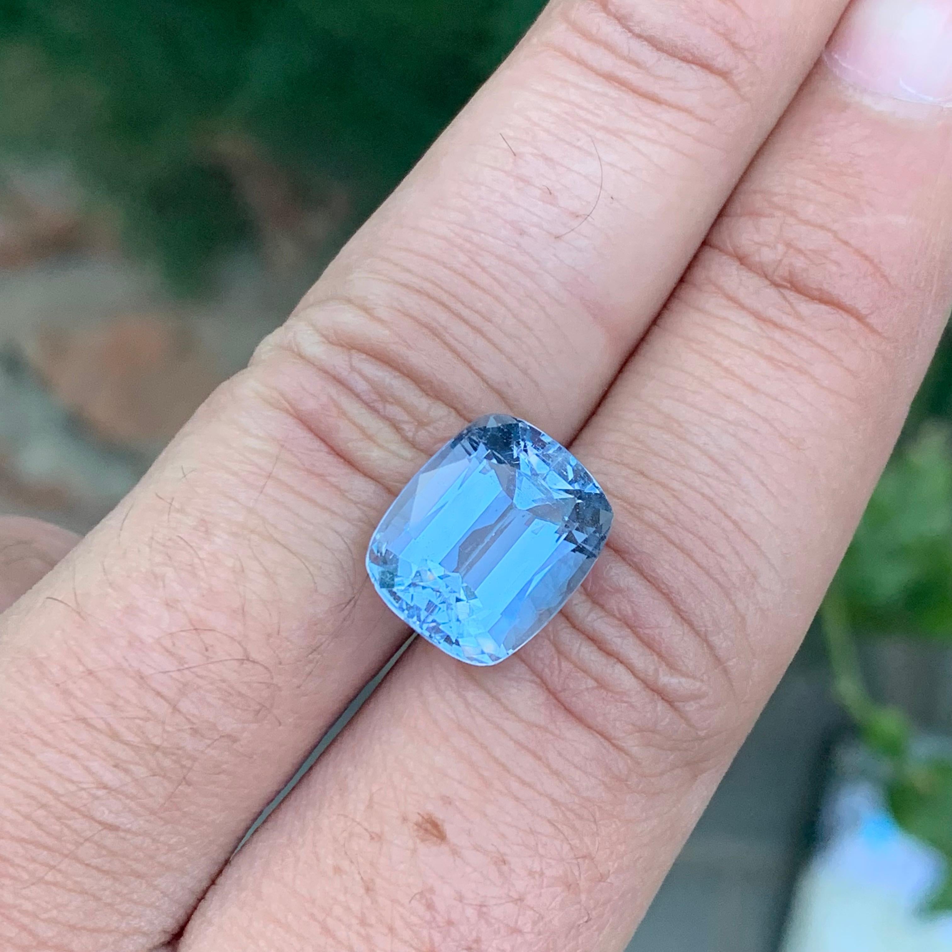 8.75 Carat Natural Loose Aquamarine Goshenite Cushion Shape Gem For Sale 1