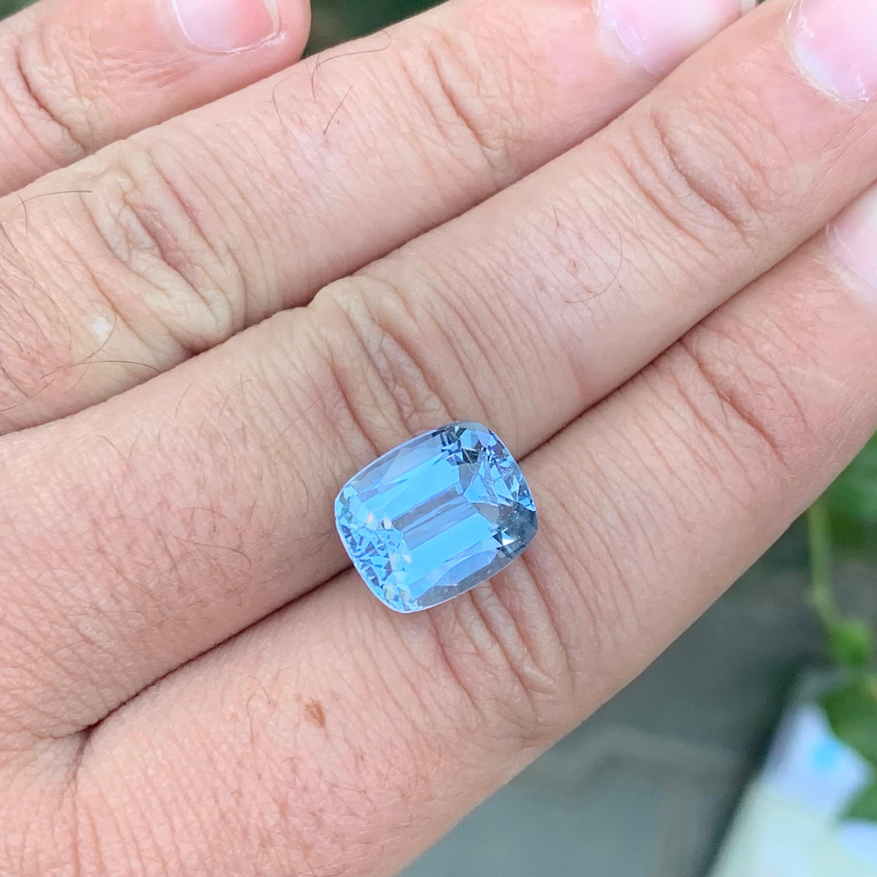 8.75 Carat Natural Loose Aquamarine Goshenite Cushion Shape Gem For Sale 2
