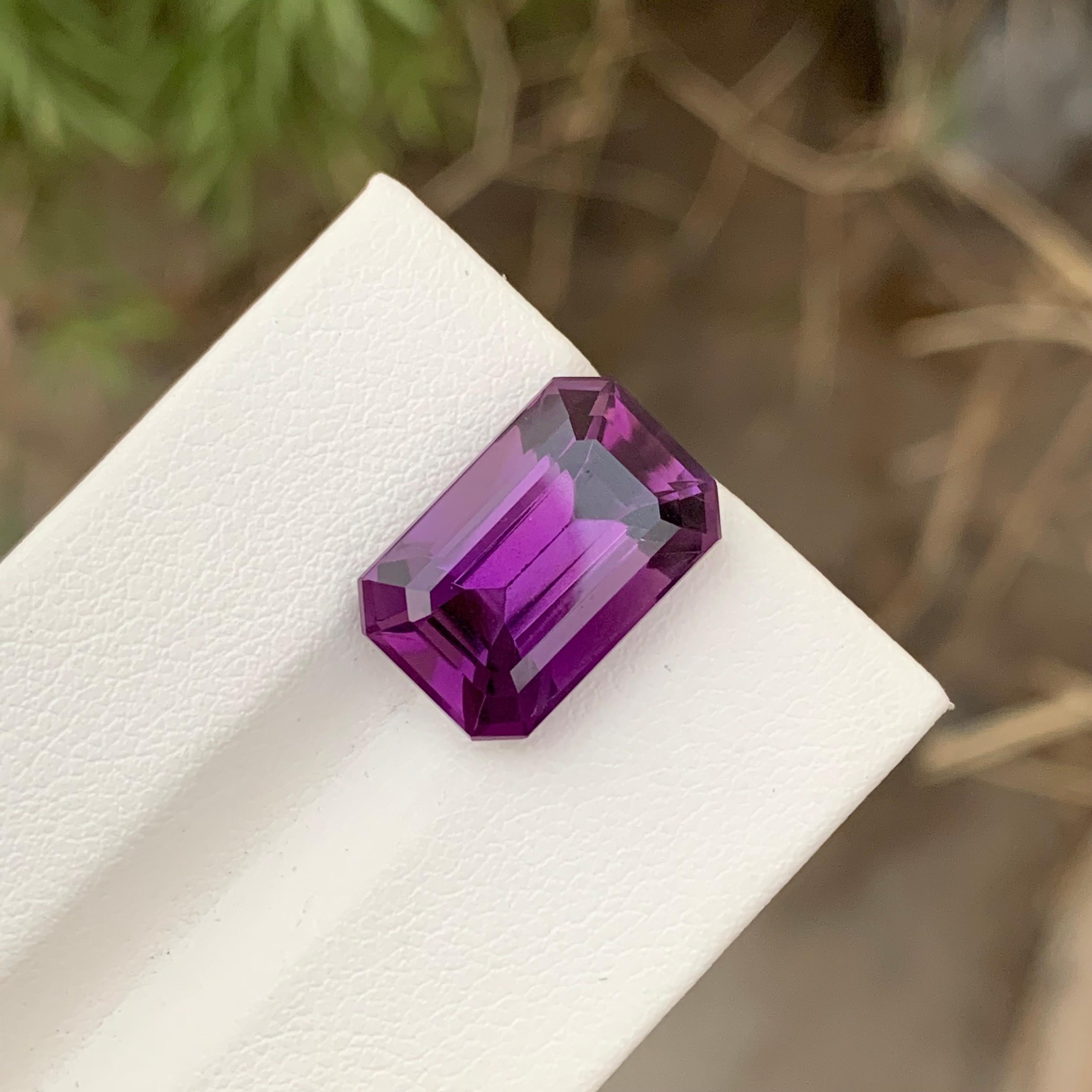 8.75 Carat Natural Loose Dark Purple Amethyst Emerald Shape Gem For Necklace  For Sale 4
