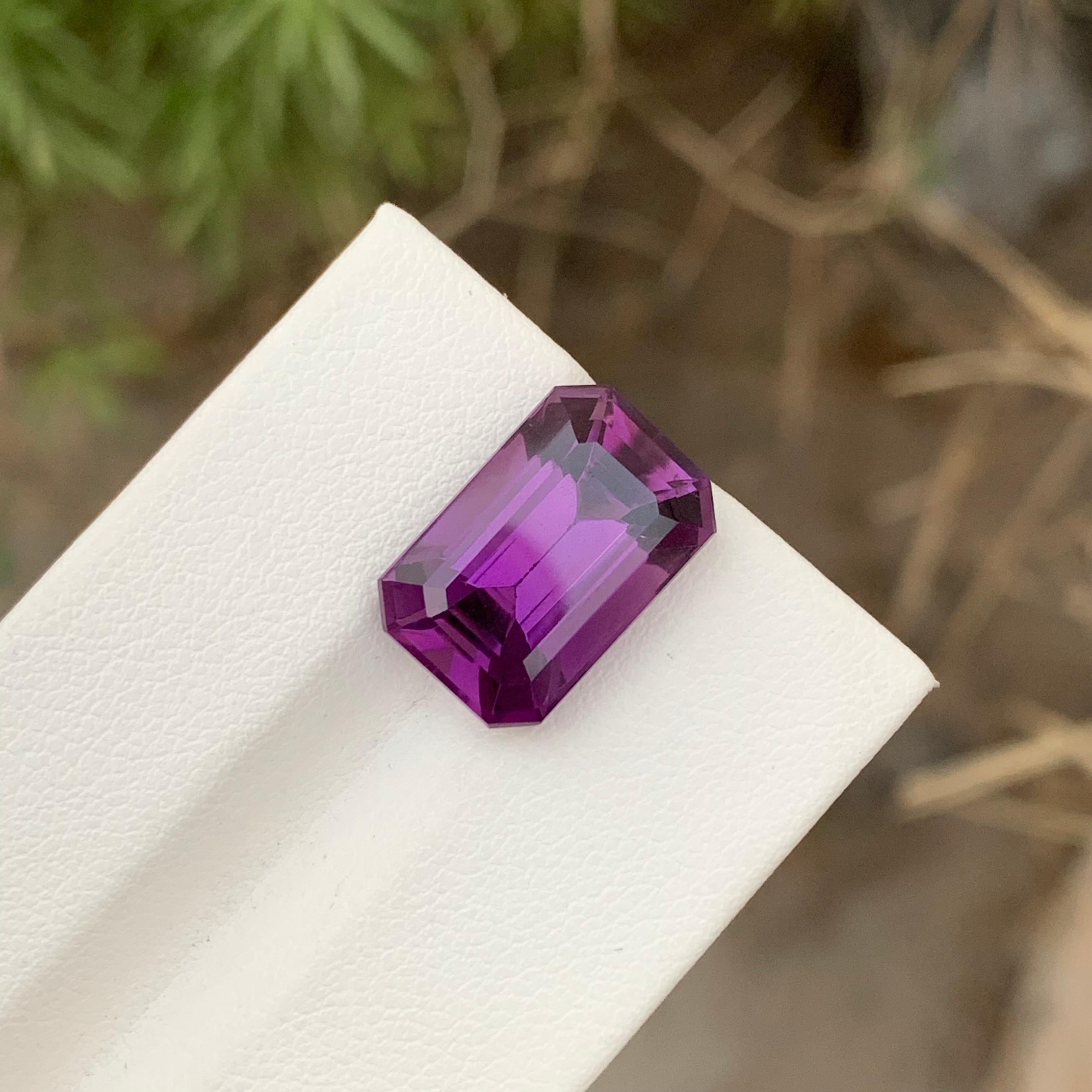 8.75 Carat Natural Loose Dark Purple Amethyst Emerald Shape Gem For Necklace  For Sale 1