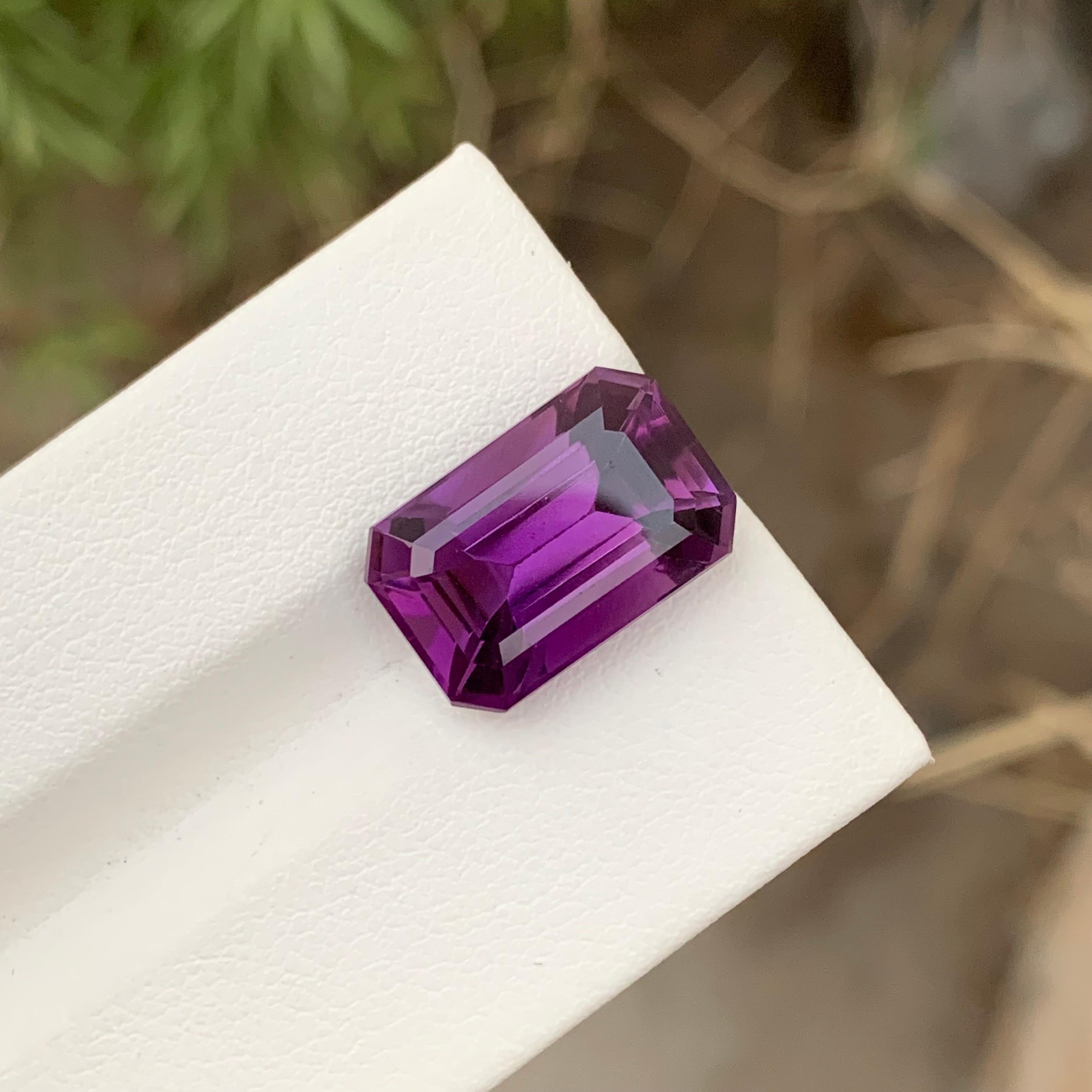 8.75 Carat Natural Loose Dark Purple Amethyst Emerald Shape Gem For Necklace  For Sale 2