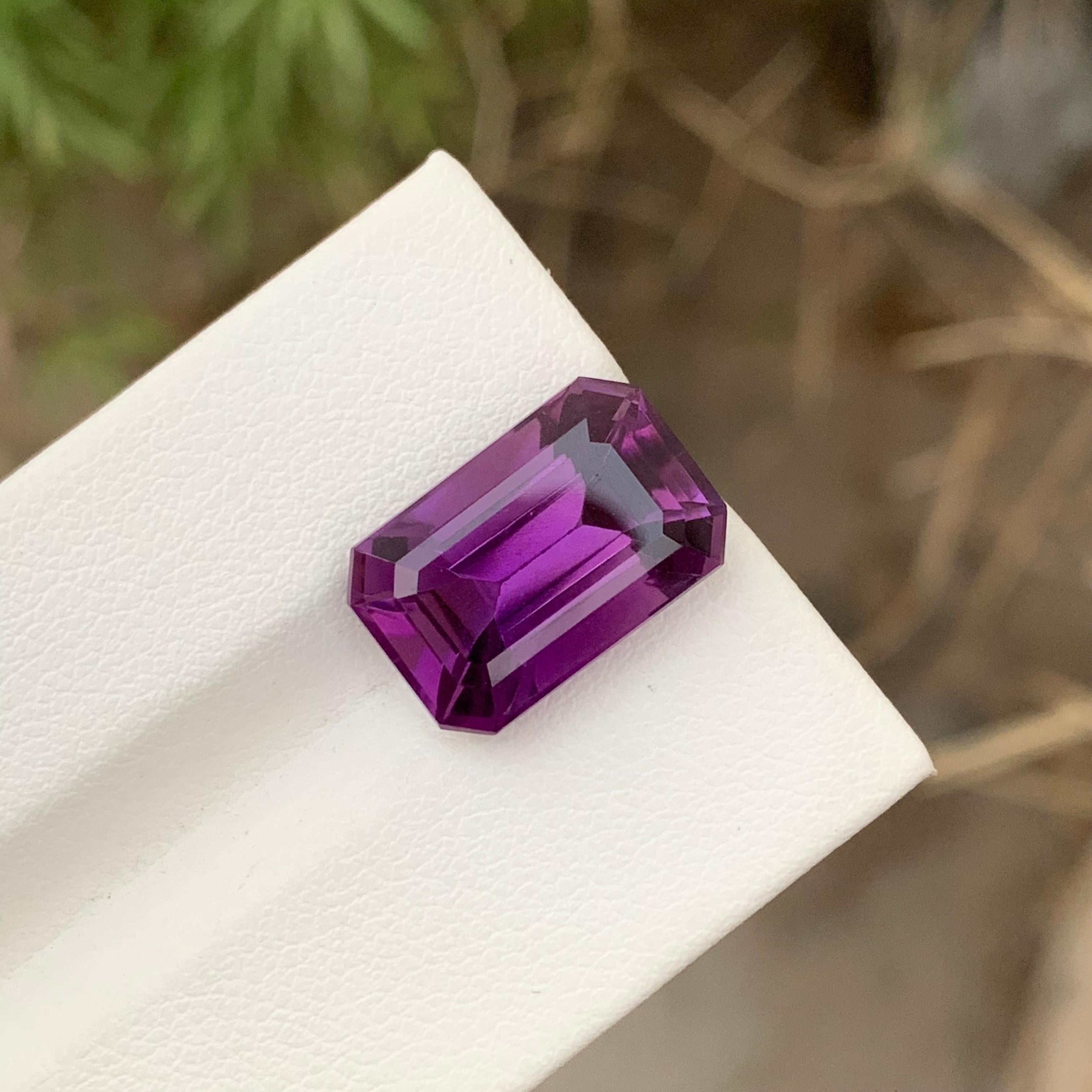 8.75 Carat Natural Loose Dark Purple Amethyst Emerald Shape Gem For Necklace  For Sale 3