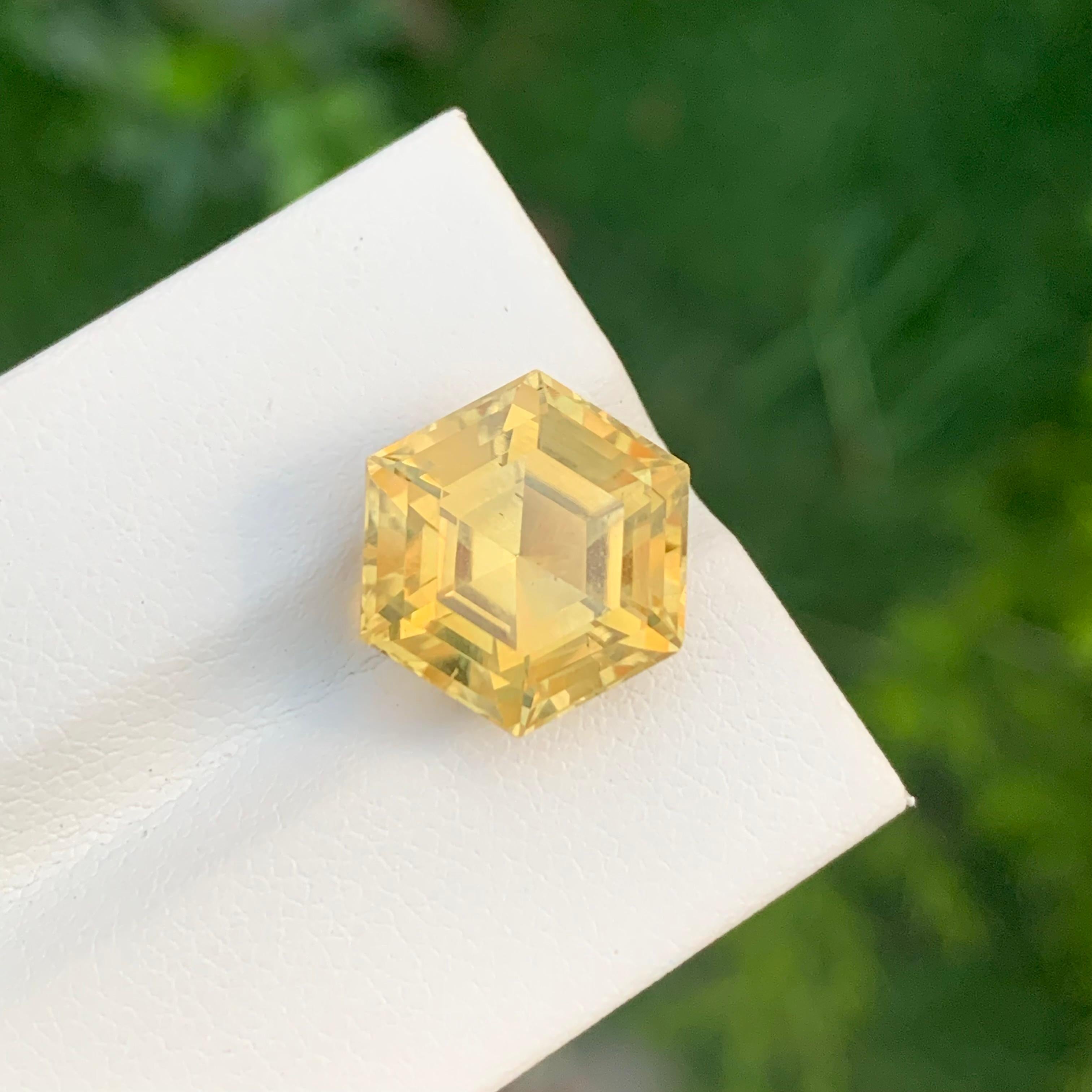 Pierre précieuse naturelle jaune non sertie de 8,75 carats de forme hexagonale pour bijoux en vente 5