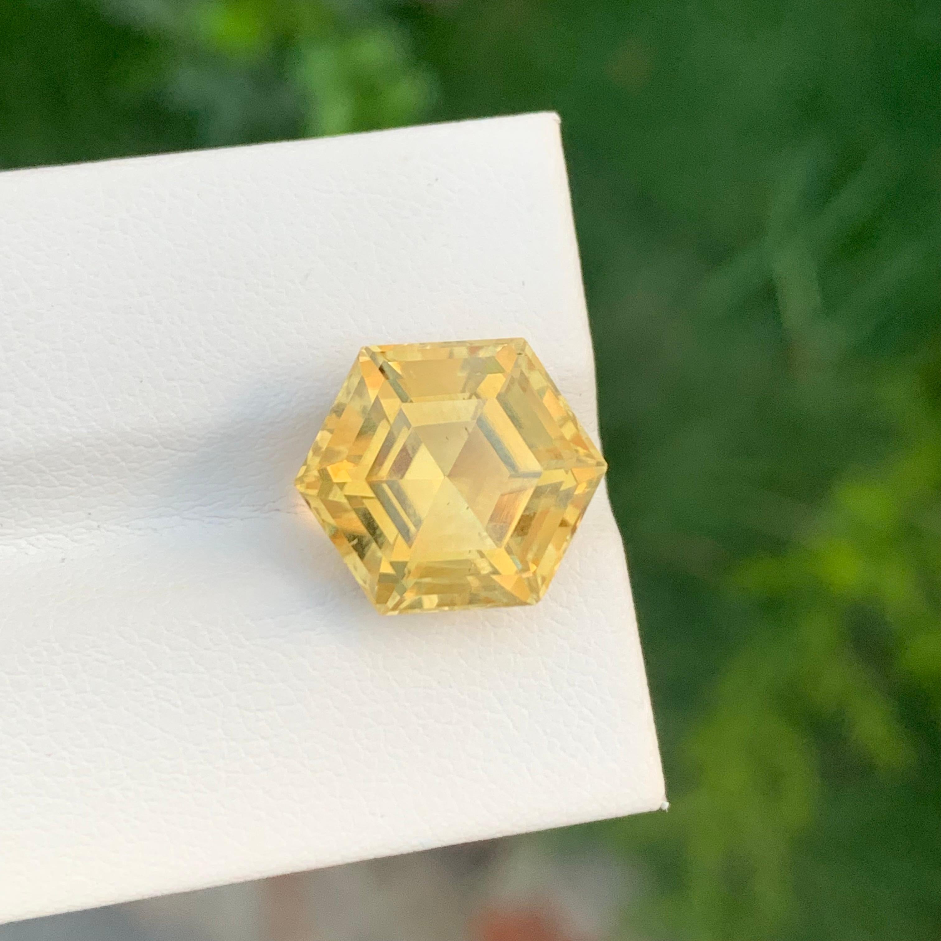 Arts and Crafts Pierre précieuse naturelle jaune non sertie de 8,75 carats de forme hexagonale pour bijoux en vente
