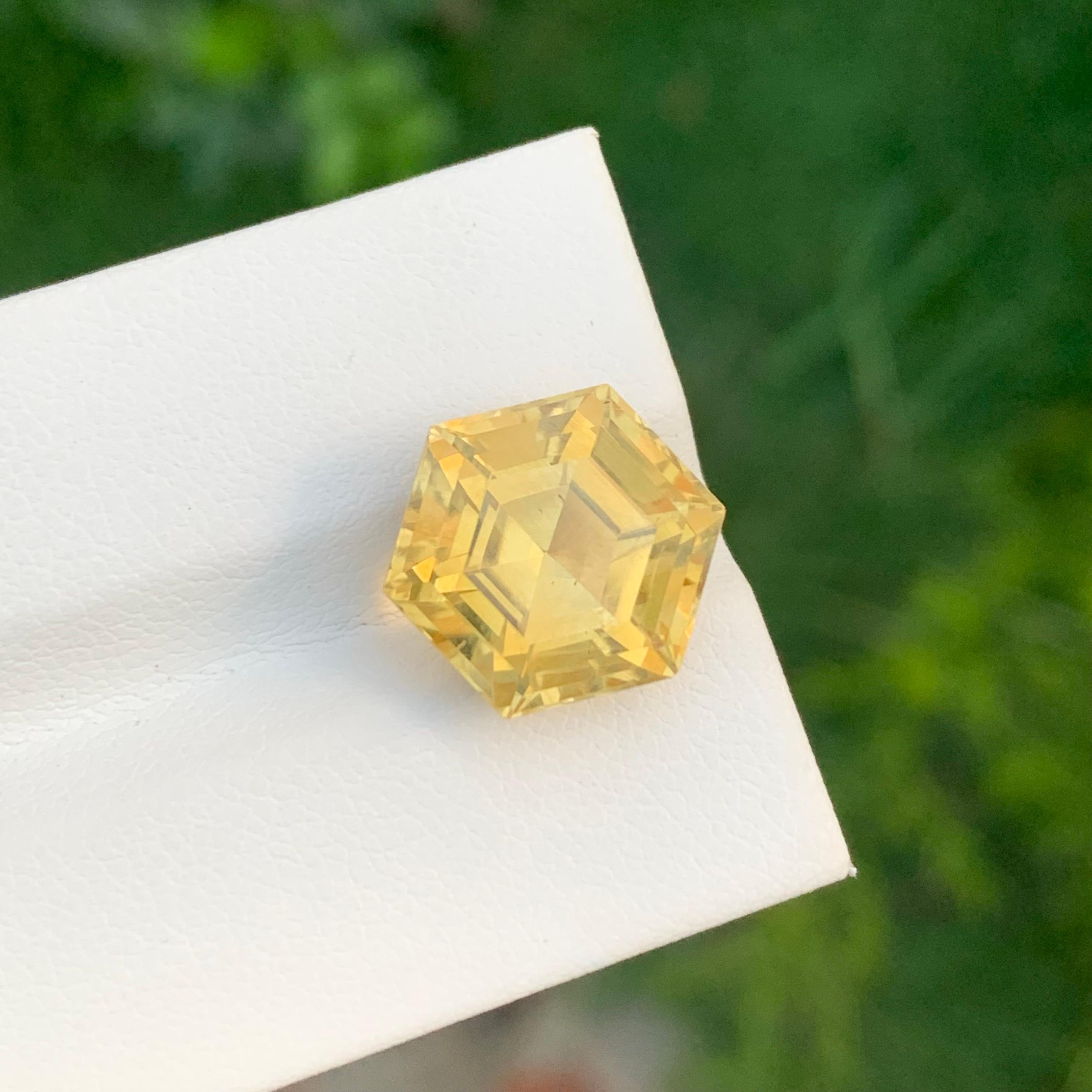 Pierre précieuse naturelle jaune non sertie de 8,75 carats de forme hexagonale pour bijoux en vente 2