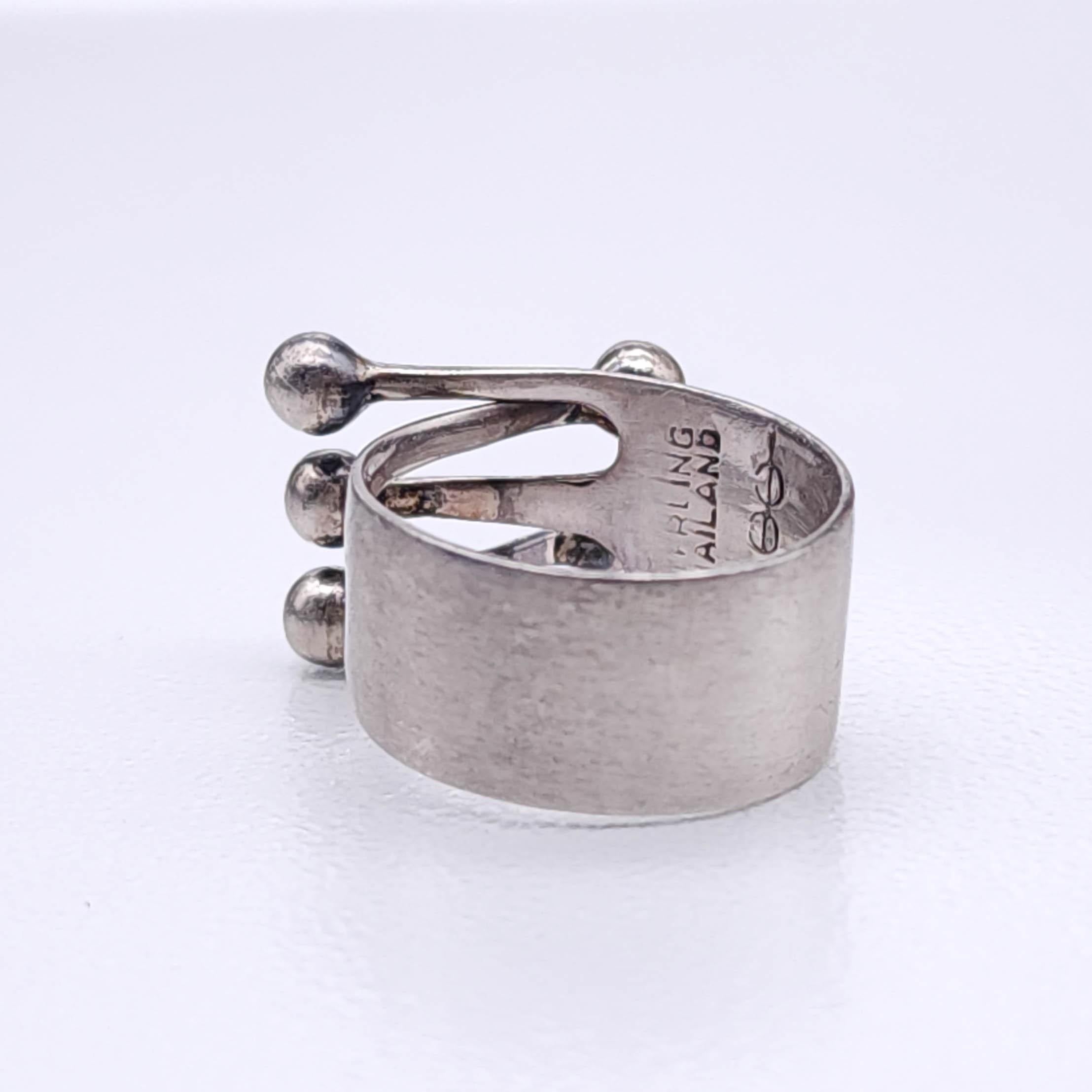 8.75 Vintage Sterling Silver Open Interlocking Statement Ring Band, 20th Century In Excellent Condition For Sale In Milford, DE