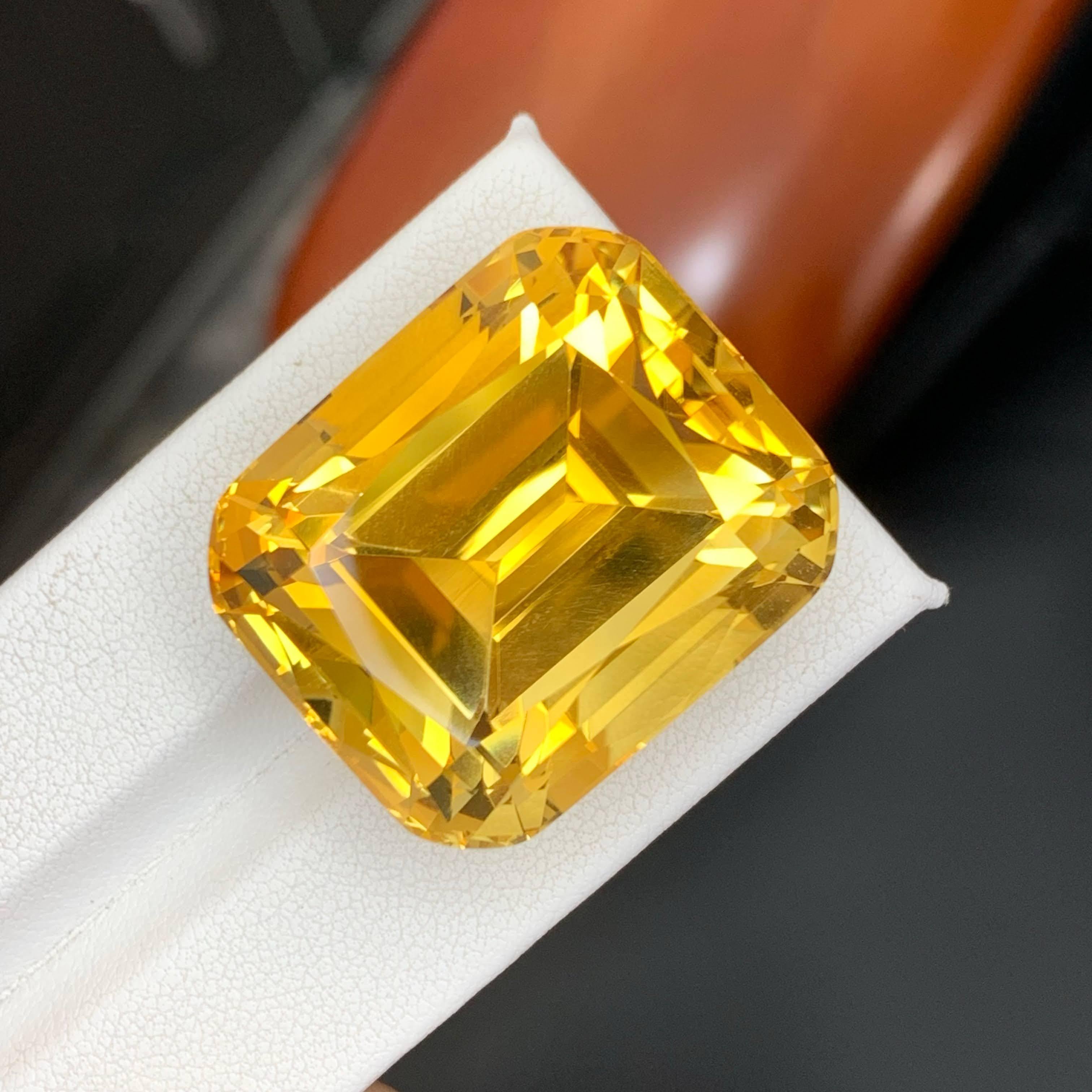 Moderno 87.50 Carati Nature Sciolto Giallo Oro Citrino Taglio Cuscino Gemma Brasiliana in vendita