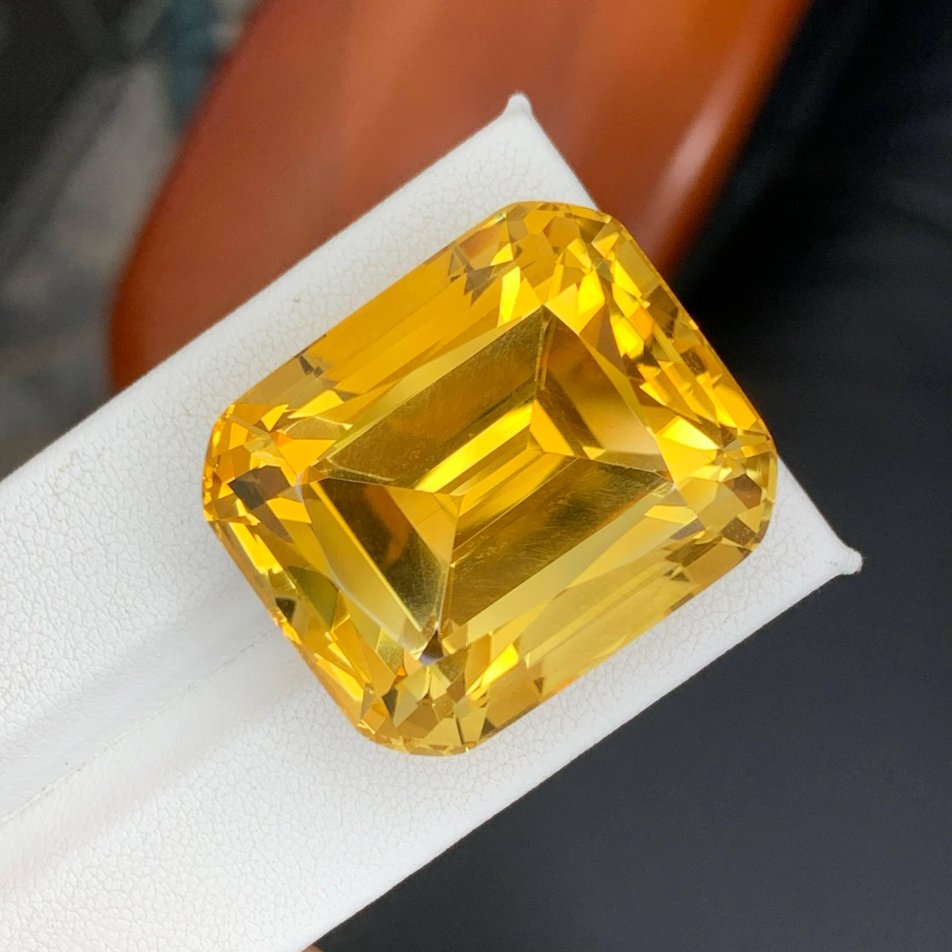 87.50 Carati Nature Sciolto Giallo Oro Citrino Taglio Cuscino Gemma Brasiliana in vendita 3