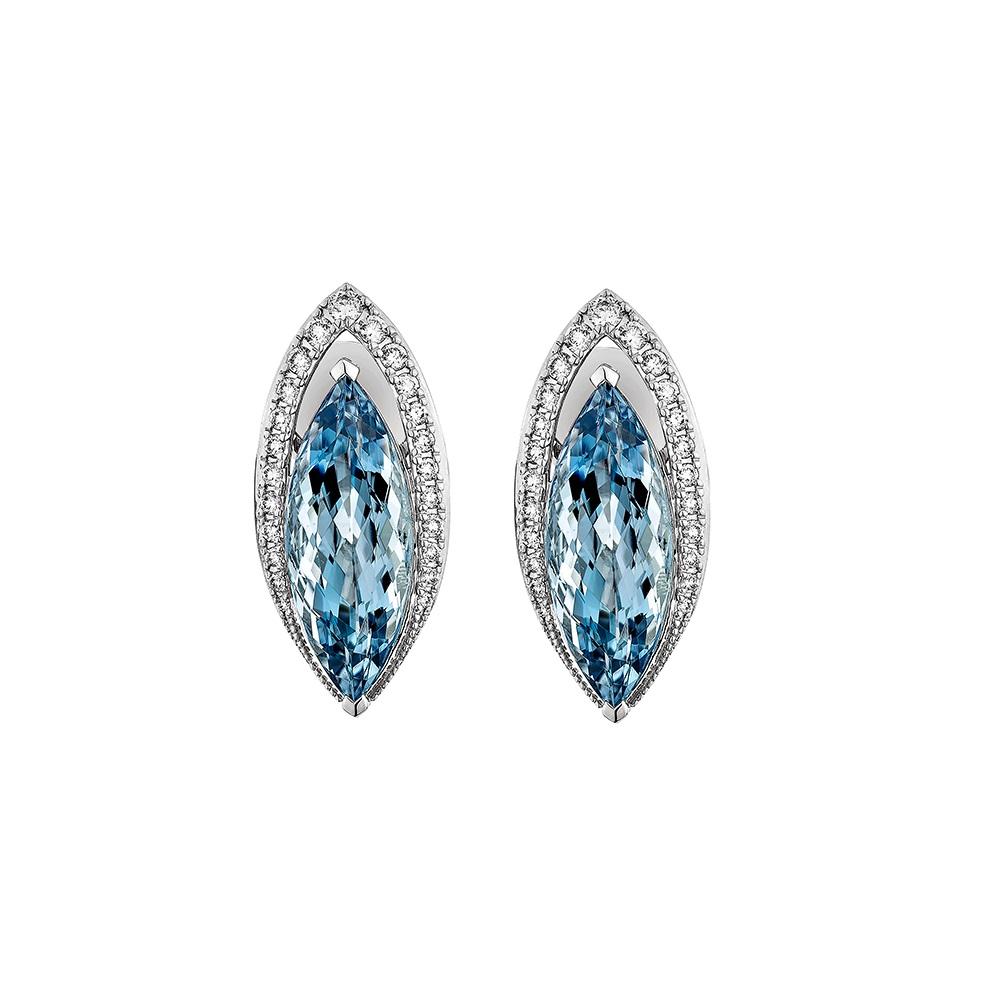 Contemporary 8.76 Carat Aquamarine Stud Earring in 18Karat White Gold with White Diamond. For Sale