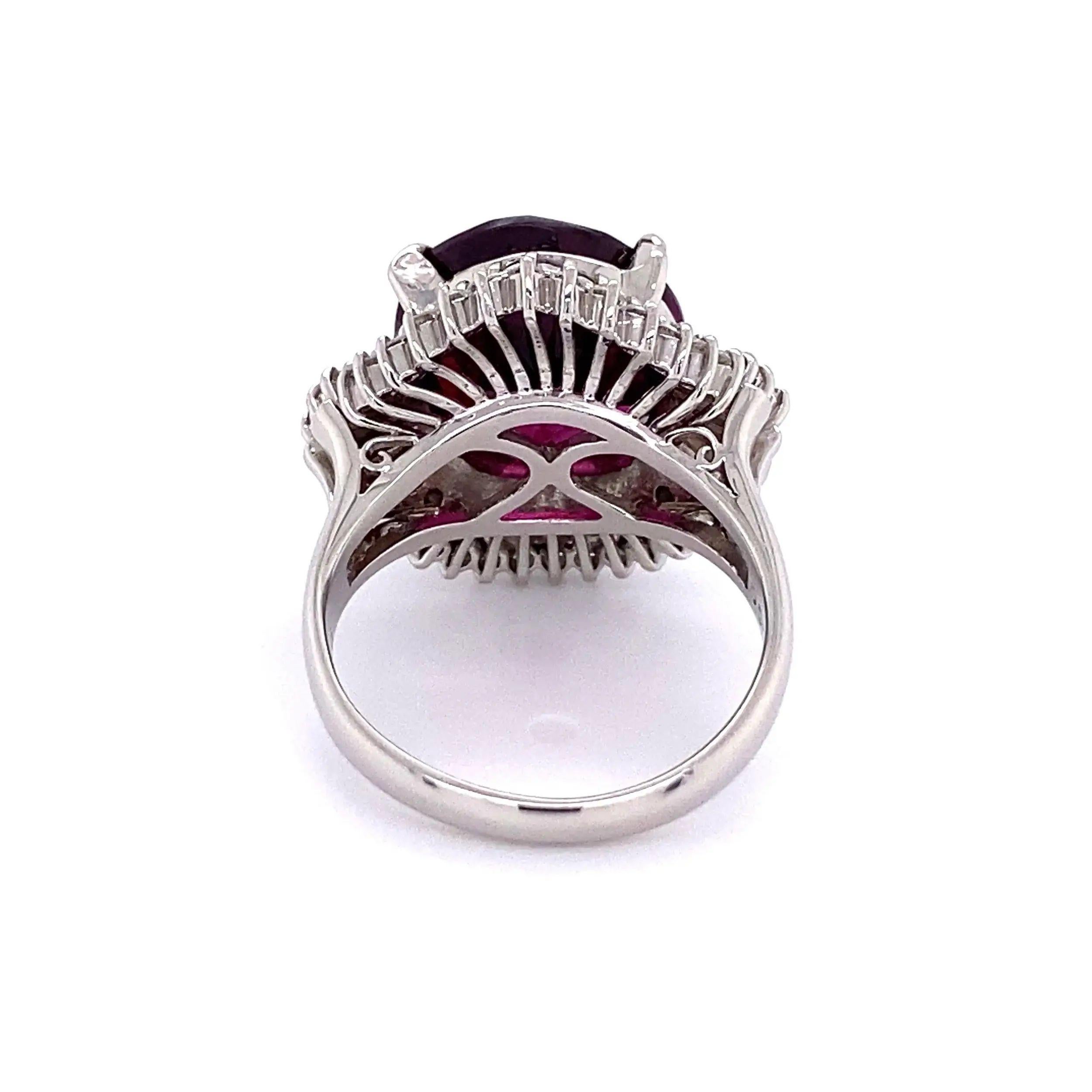 8.76 Carat Rhodolite Garnet Diamond Platinum Cocktail Ring Estate Fine Jewelry In Excellent Condition For Sale In Montreal, QC