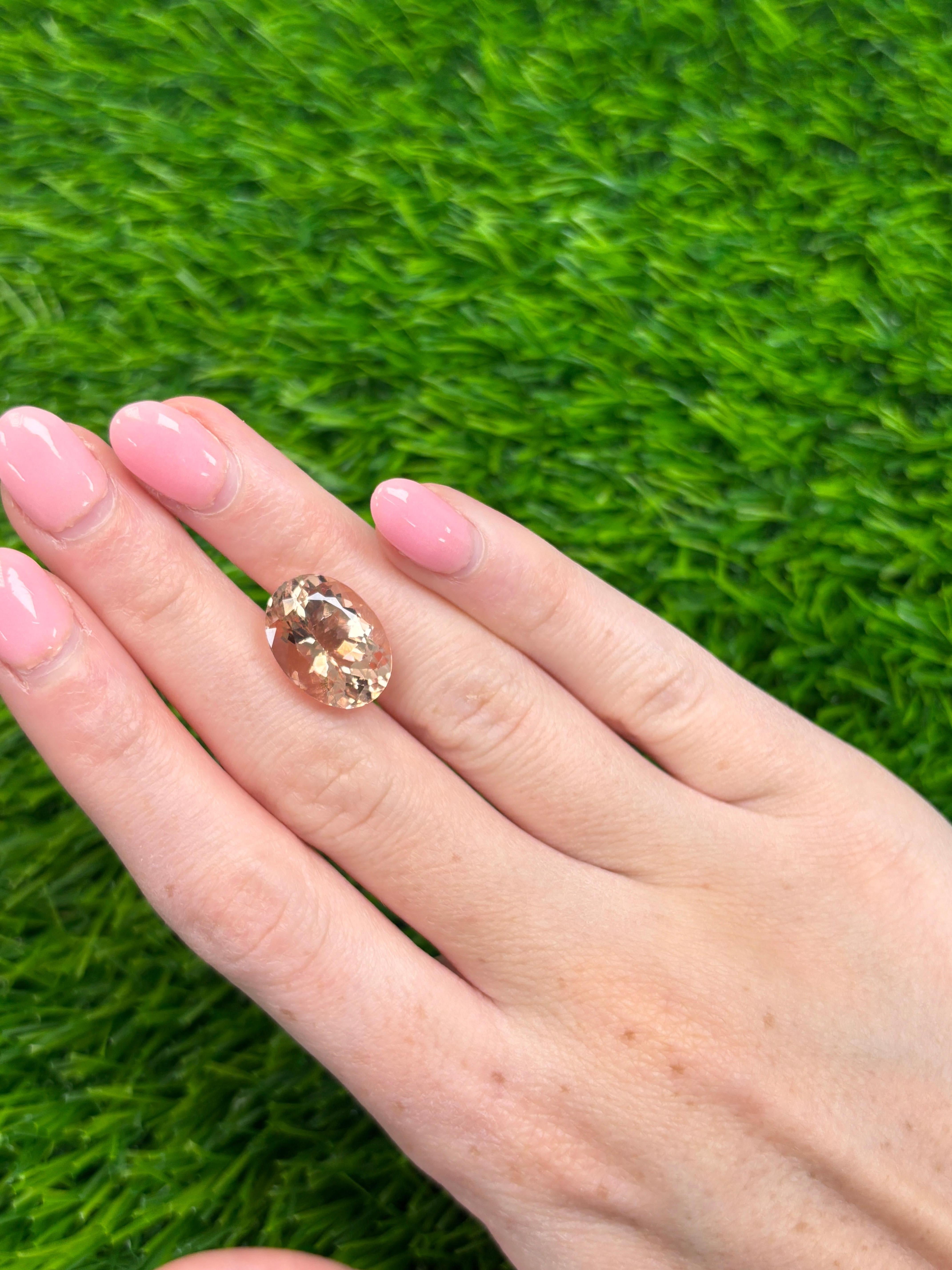 Contemporaneo Gemma sfusa di tormalina marrone ricca Nature da 8,79 carati con taglio a cuscino in vendita