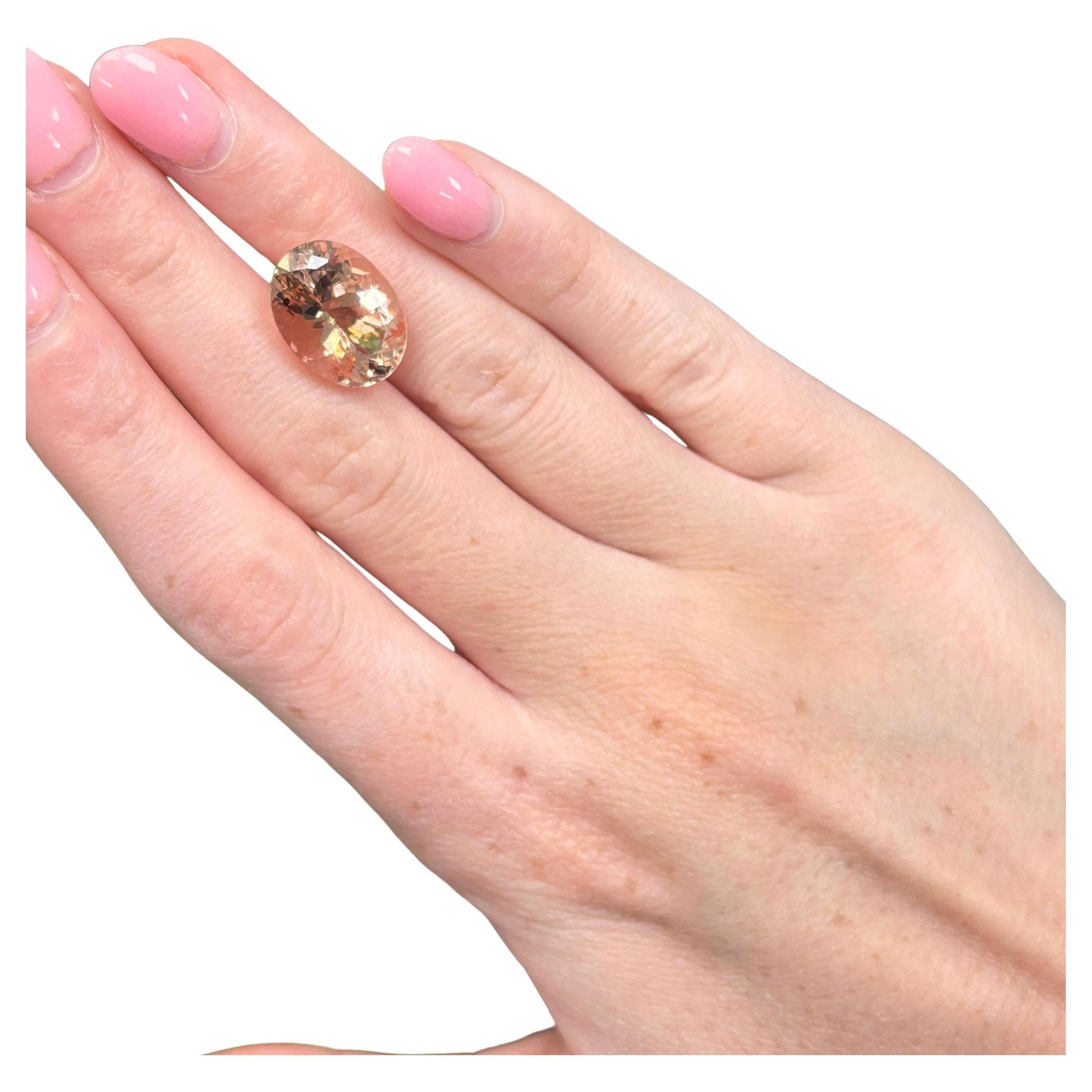 Gemma sfusa di tormalina marrone ricca Nature da 8,79 carati con taglio a cuscino