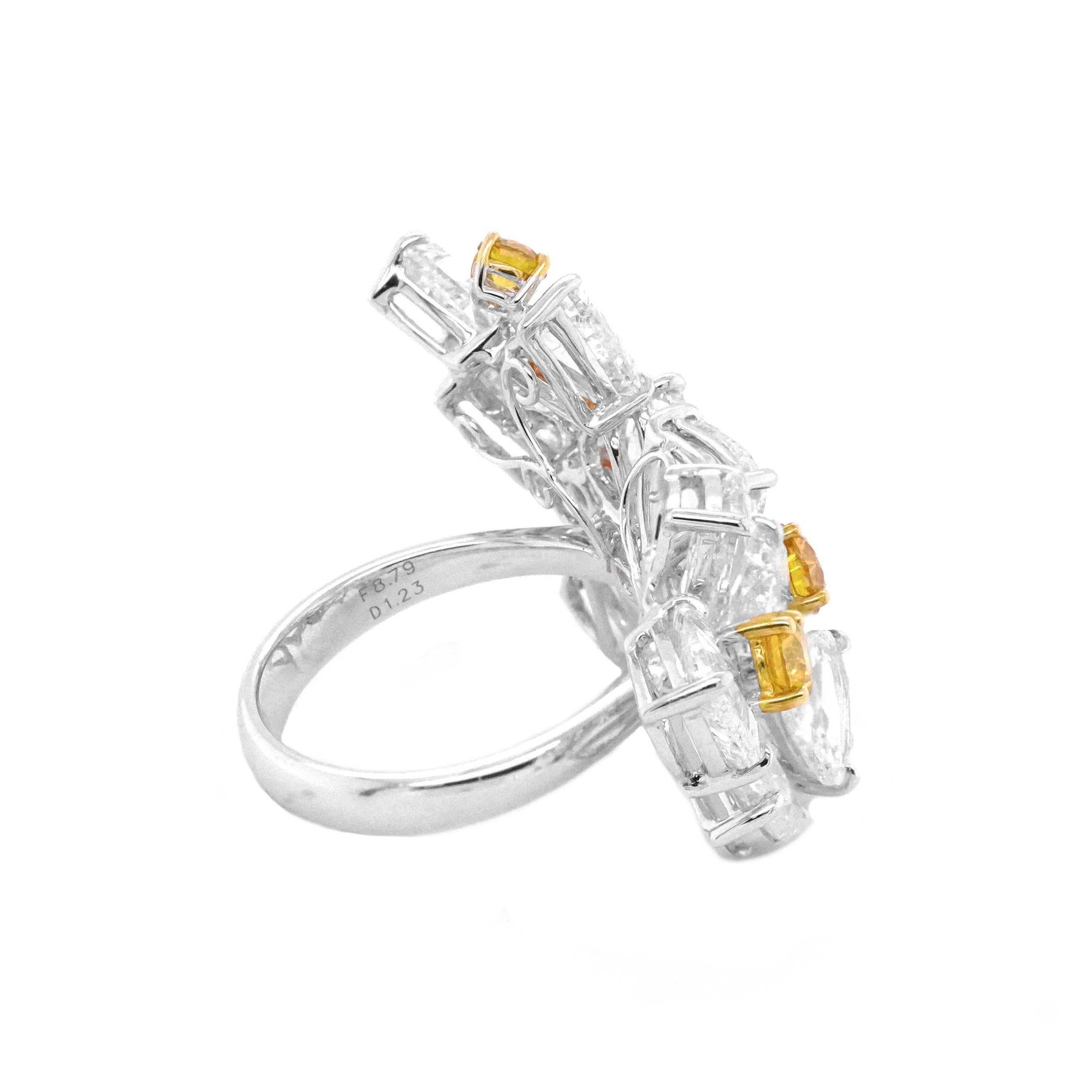 8.79 Carat D Color White Diamond and 1.23 Carat Vivid Yellow Collectors Ring In New Condition For Sale In Hung Hom, HK