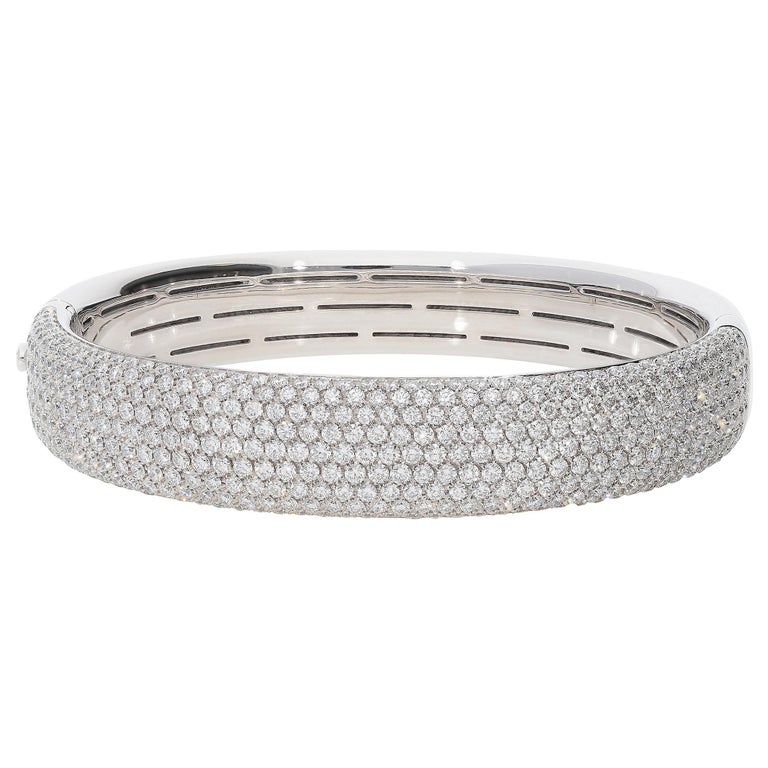 8.79 Carat White GVS Diamonds 18 Karat White Gold Cuff Bangle Pavé