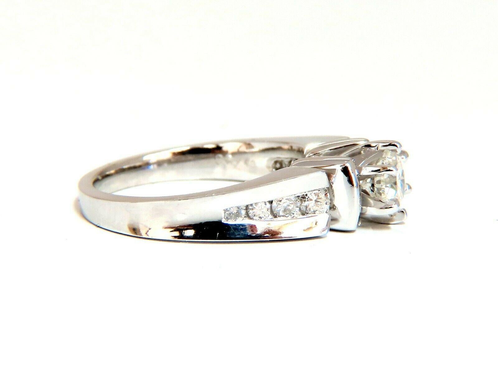 Bague de fiançailles diamant rond naturel de .87 carat 14 Karat Unisexe en vente