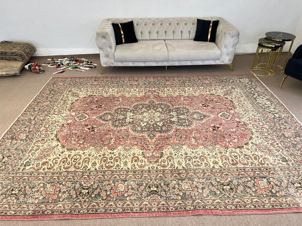 A vintage Anatolian area rug with a well drawn and intricate medallion design. Finely hand knotted with wool pile on cotton foundation. Very good condition. There are no issues or repairs. The rug is sturdy and ideal for both residential and