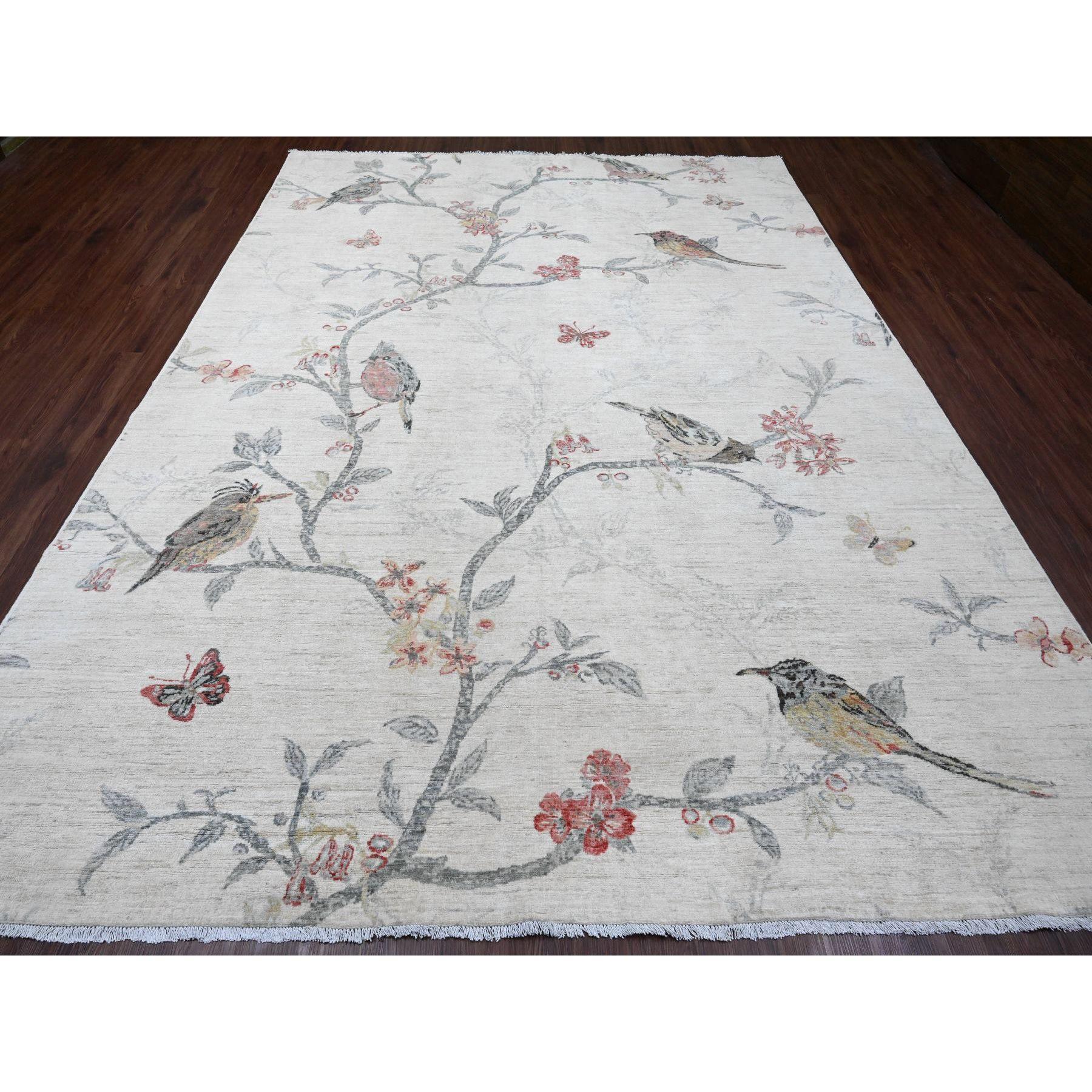 Daisy White, noué à la main, Sparrows on the Tree, Peshawar, Pure Wool, Densely Woven, Soft to the Touch, Tapis d'Orient
Matières premières : Laine
Latex : Pas de poils 
hauteur : 0,25 pouces
Style : Contemporain
Couleur primaire : Ivoire
Couleurs
