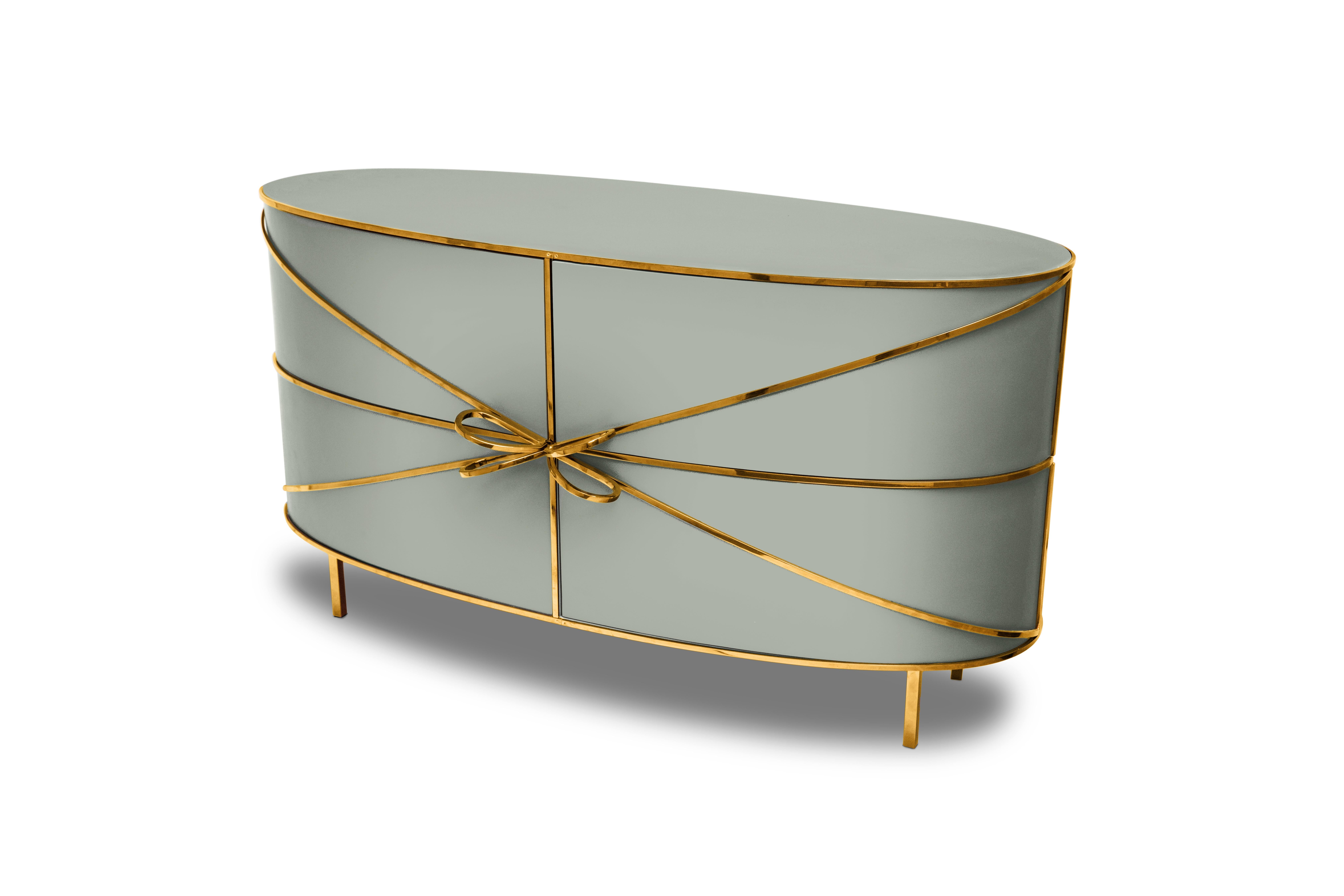 88 Secrets Sideboard Gray with Gold Trims de Nika Zupanc est un meuble gris chic aux lignes sensuelles et féminines avec de luxueuses garnitures en métal doré. Une pièce maîtresse dans tout espace intérieur !

Nika Zupanc, designer slovène de renom,