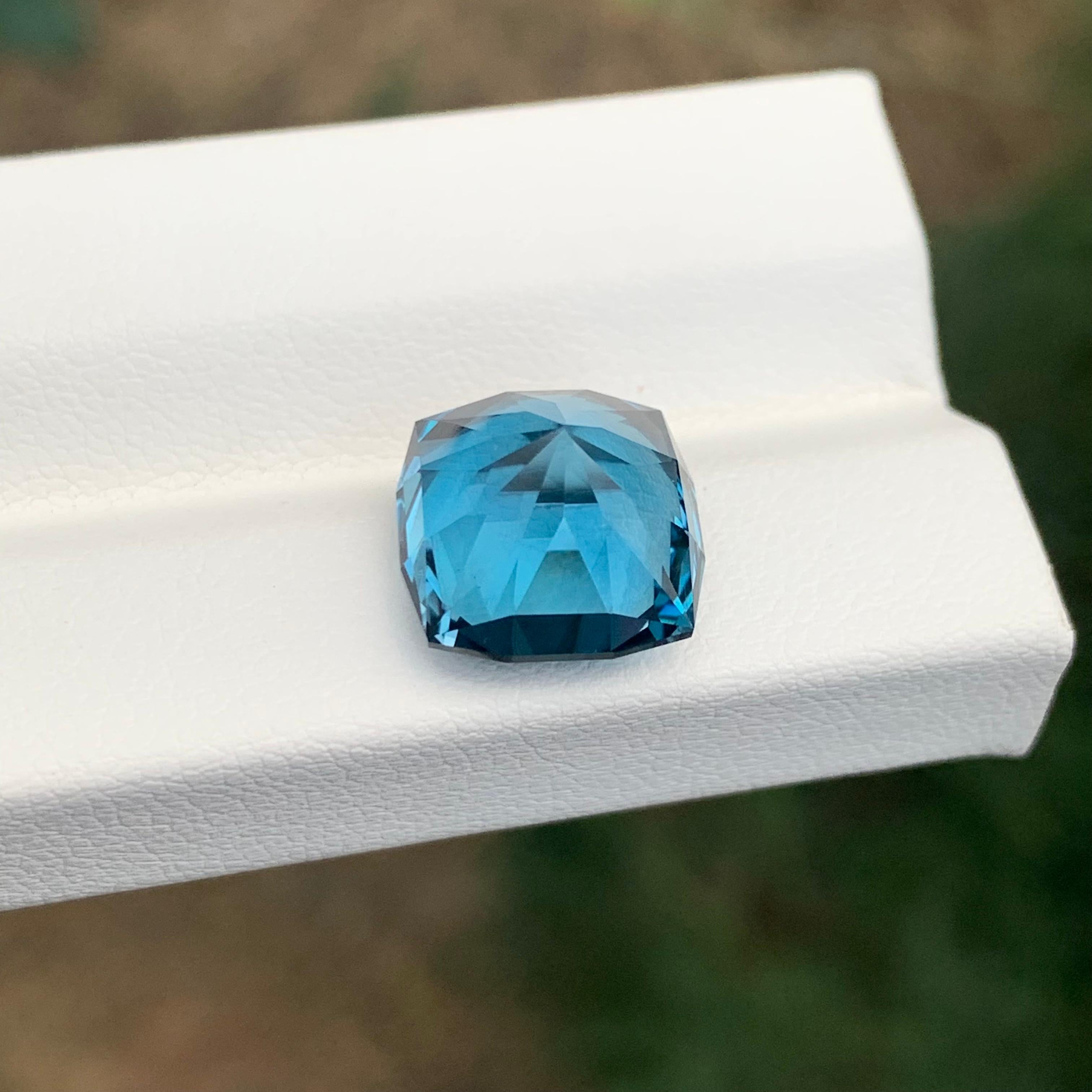 8,80 Karat Eleganter loser Londoner Blautopas in Quadratform Edelstein im Zustand „Neu“ im Angebot in Peshawar, PK