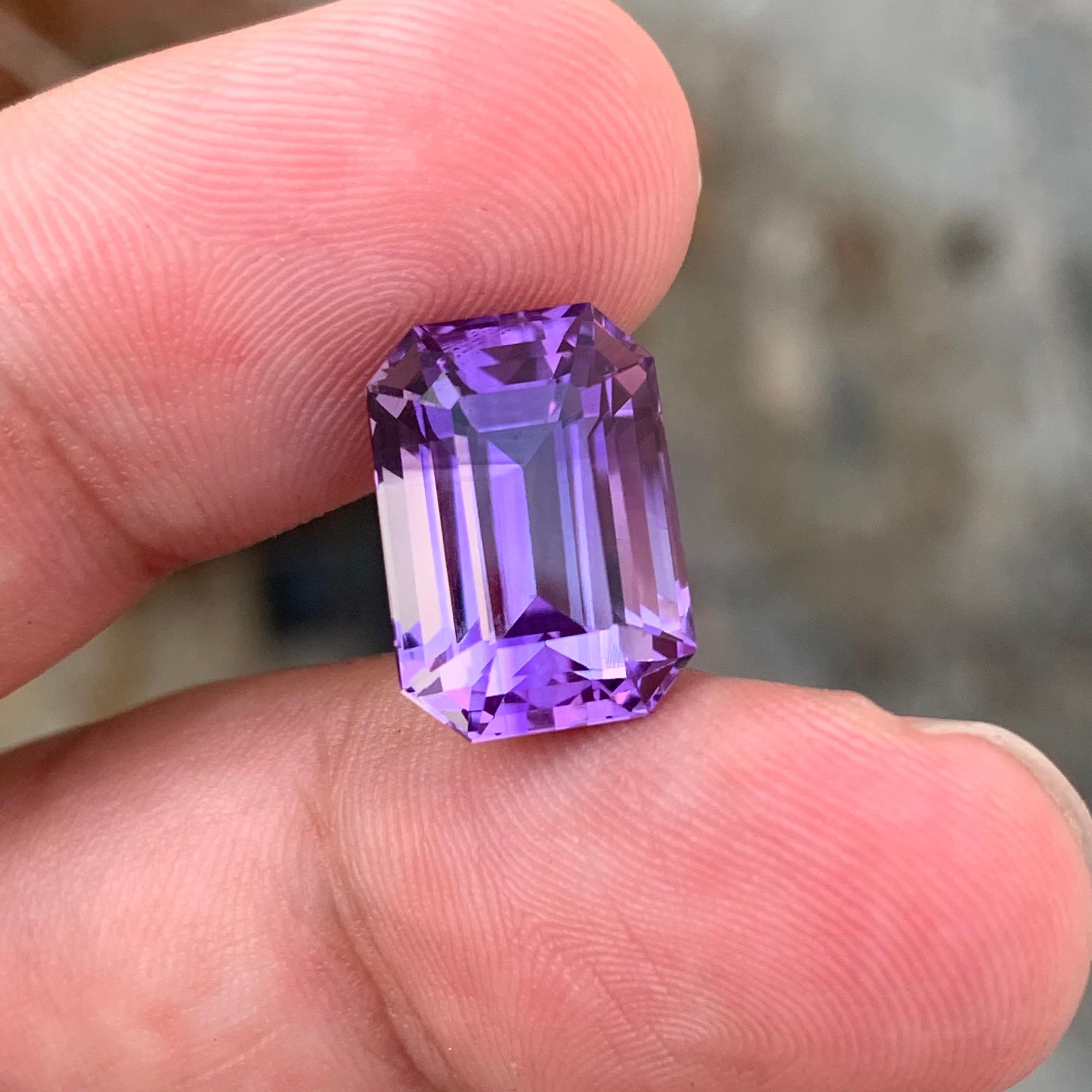 8.80 Karat natürlicher loser Amethyst Smaragd Form Edelstein im Zustand „Neu“ im Angebot in Peshawar, PK