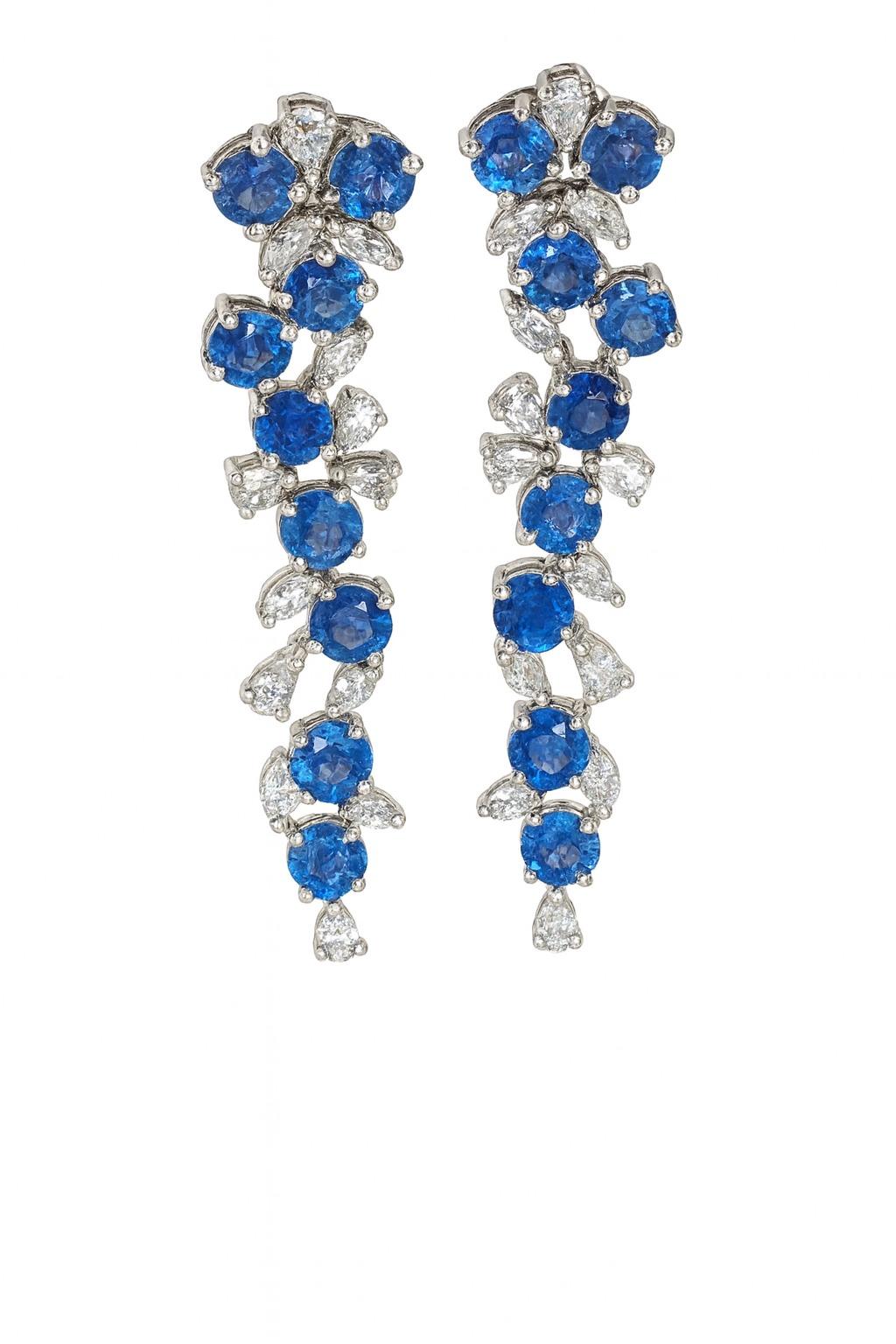 Orecchini Chandelier con zaffiro da 7,20 carati e diamante da 1,61 carati in oro 18 carati

Uno straordinario paio di orecchini chandelier con 7,20 carati di zaffiri naturali rotondi taglio brillante in una vibrante tonalità blu reale, accentati da