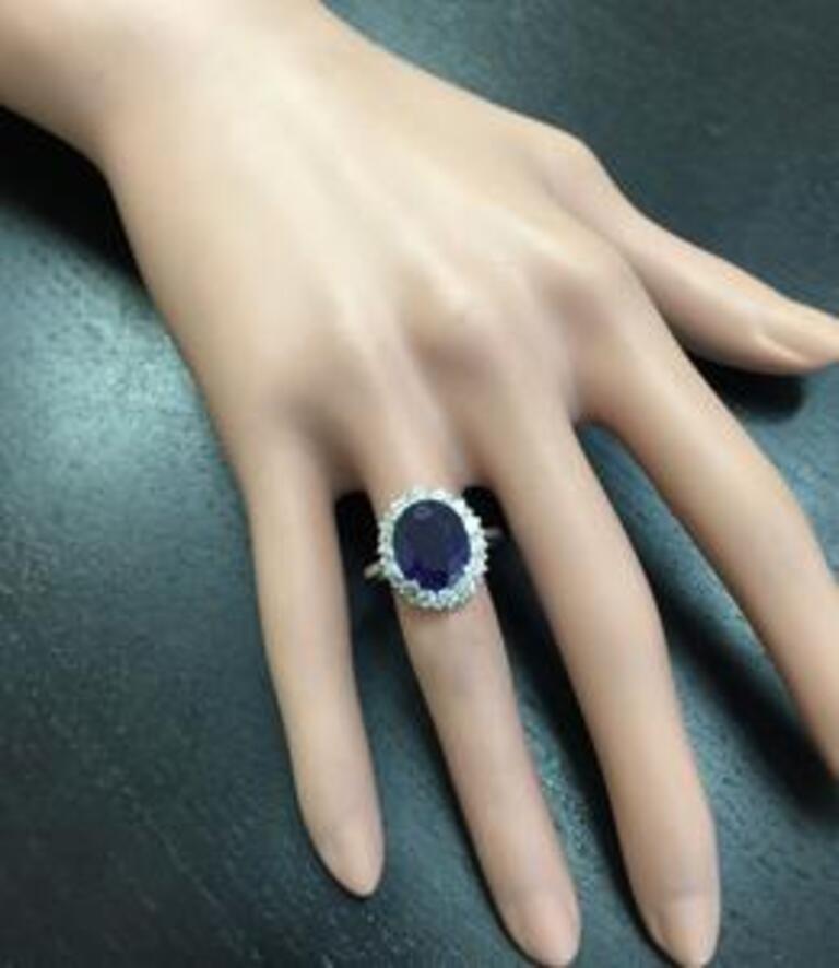 8.80 Carat Exquisite Natural Blue Sapphire and Diamond 14 Karat Solid White Gold For Sale 1