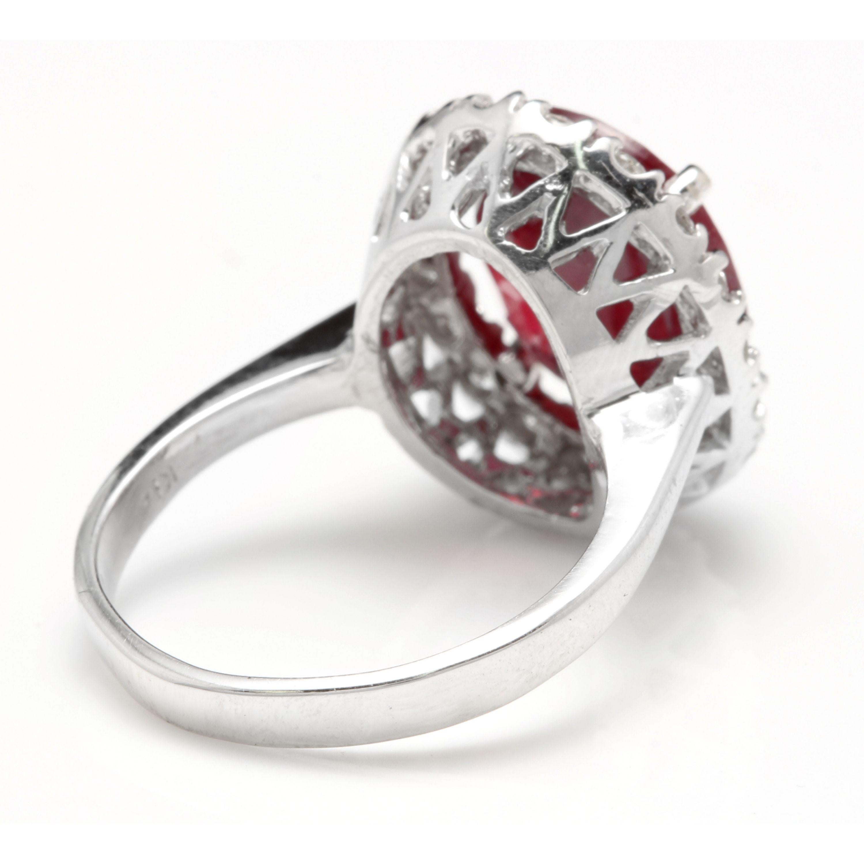 Anillo de oro blanco de 14 quilates con un impresionante rubí rojo natural de 8,80 quilates y diamantes en Nuevo estado para la venta en Los Angeles, CA