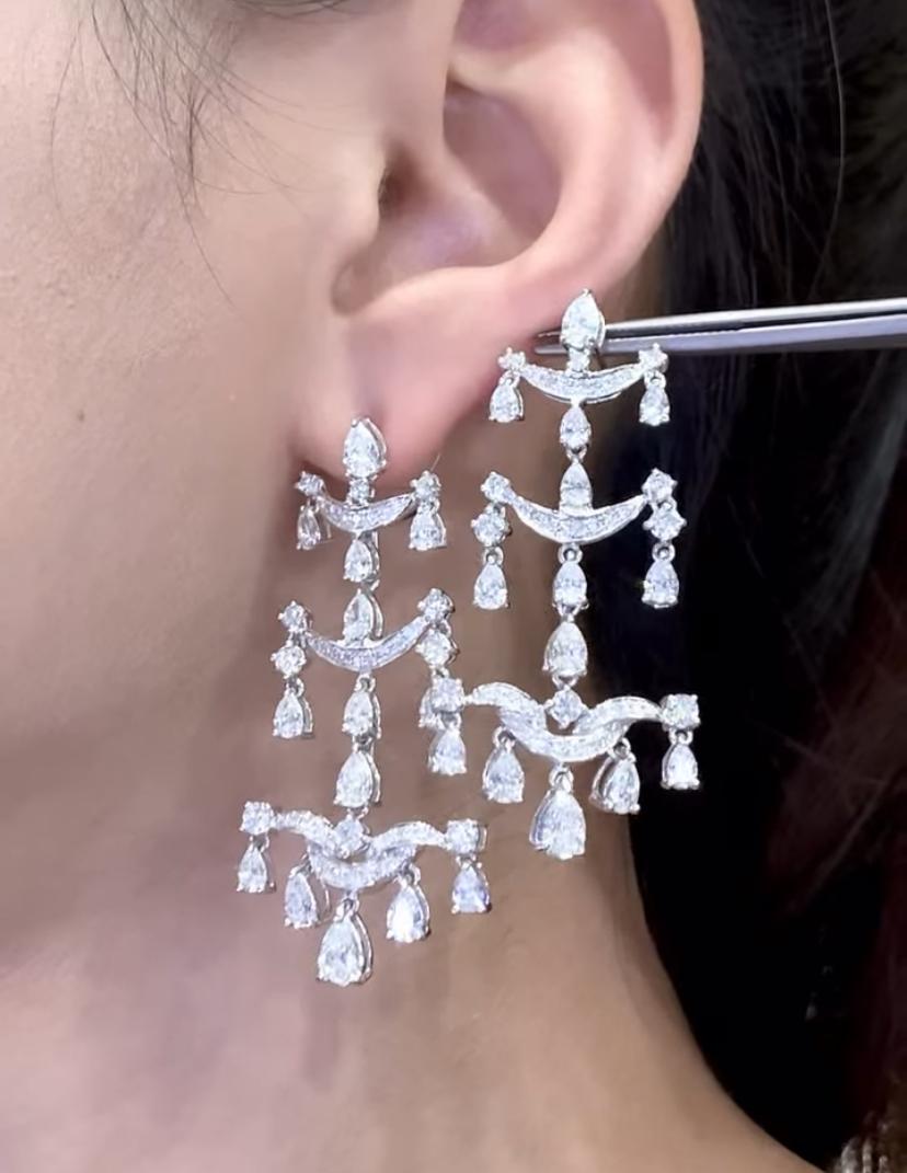 8.80 Carats Mixed Shape Diamonds 18k Gold Chandelier Earrings In New Condition For Sale In New Delhi, Delhi