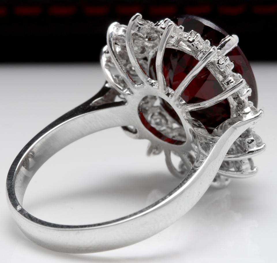 8.80 Carat Natural Impressive Red Garnet and Diamond 14 Karat White Gold Ring In New Condition For Sale In Los Angeles, CA