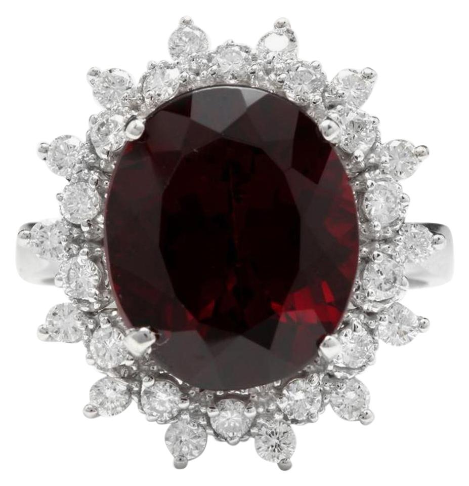 Bague impressionnante en or blanc 14 carats avec grenat rouge naturel de 8,80 carats et diamants