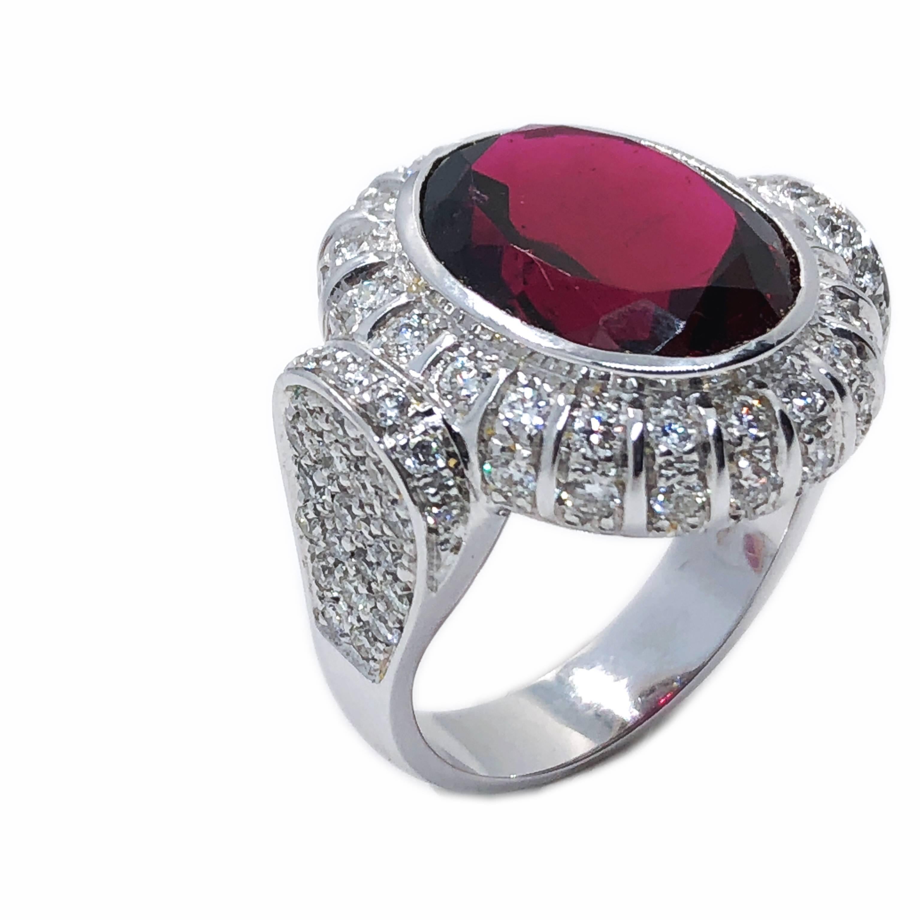 8.81 Carat Natural Red Tourmaline White Diamond Cocktail Ring In New Condition In Valenza, IT