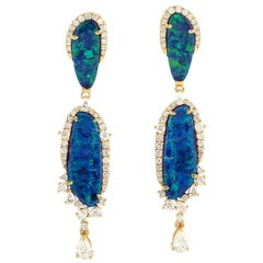 Boucles d'oreilles en or 18 carats avec opale de 8,81 carats et diamants