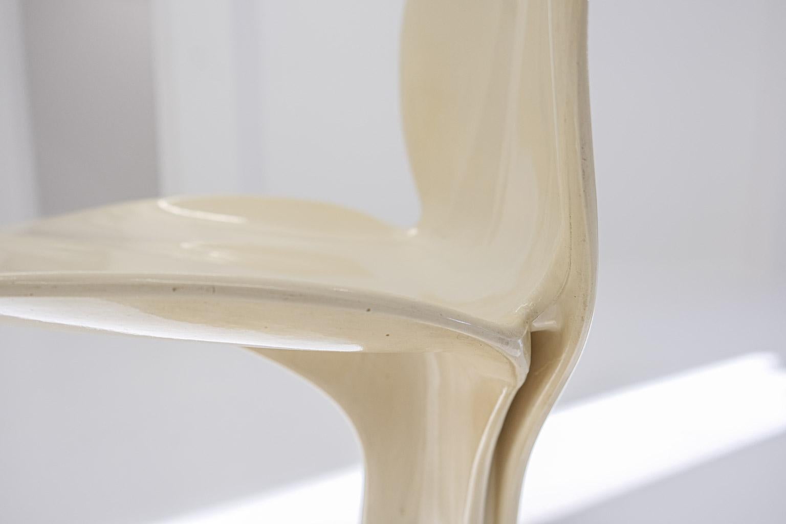 8810 Flower Chair and Table Leg by Pierre Paulin for Boro Belgium, 1973 For Sale 4