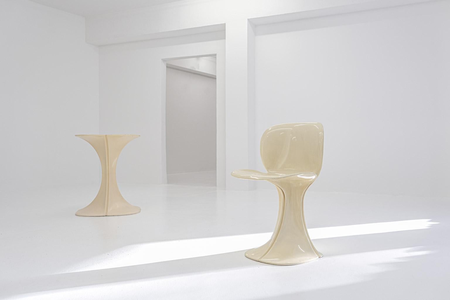 8810 Flower Chair and Table Leg by Pierre Paulin for Boro Belgium, 1973 For Sale 2