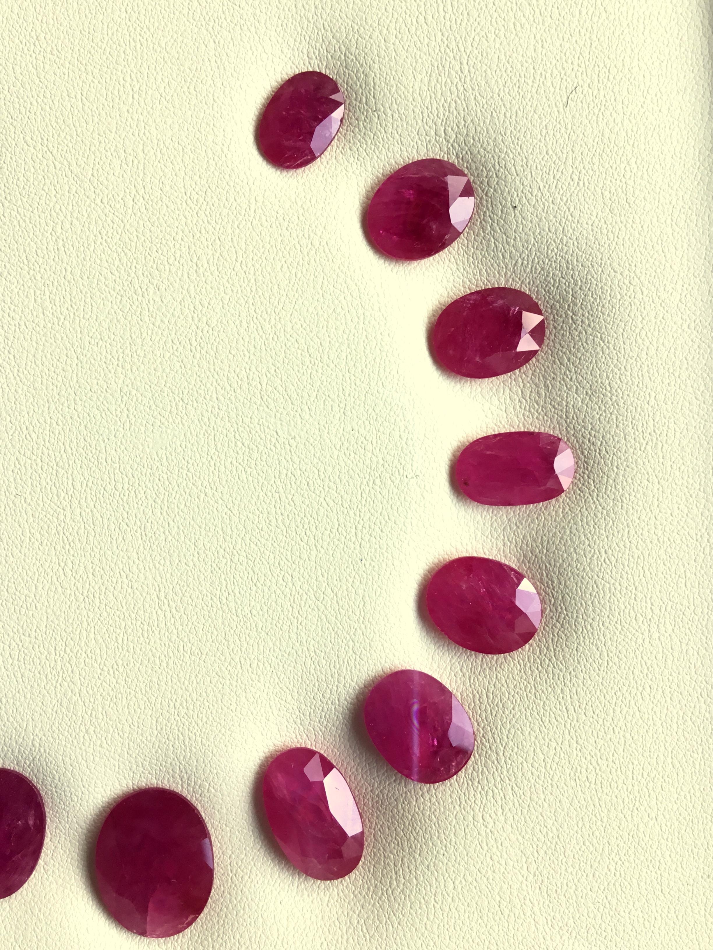 88.13 Carats Ruby Mozambique Oval Faceted Cut stone Layout Heated Natural Gem Unisexe en vente