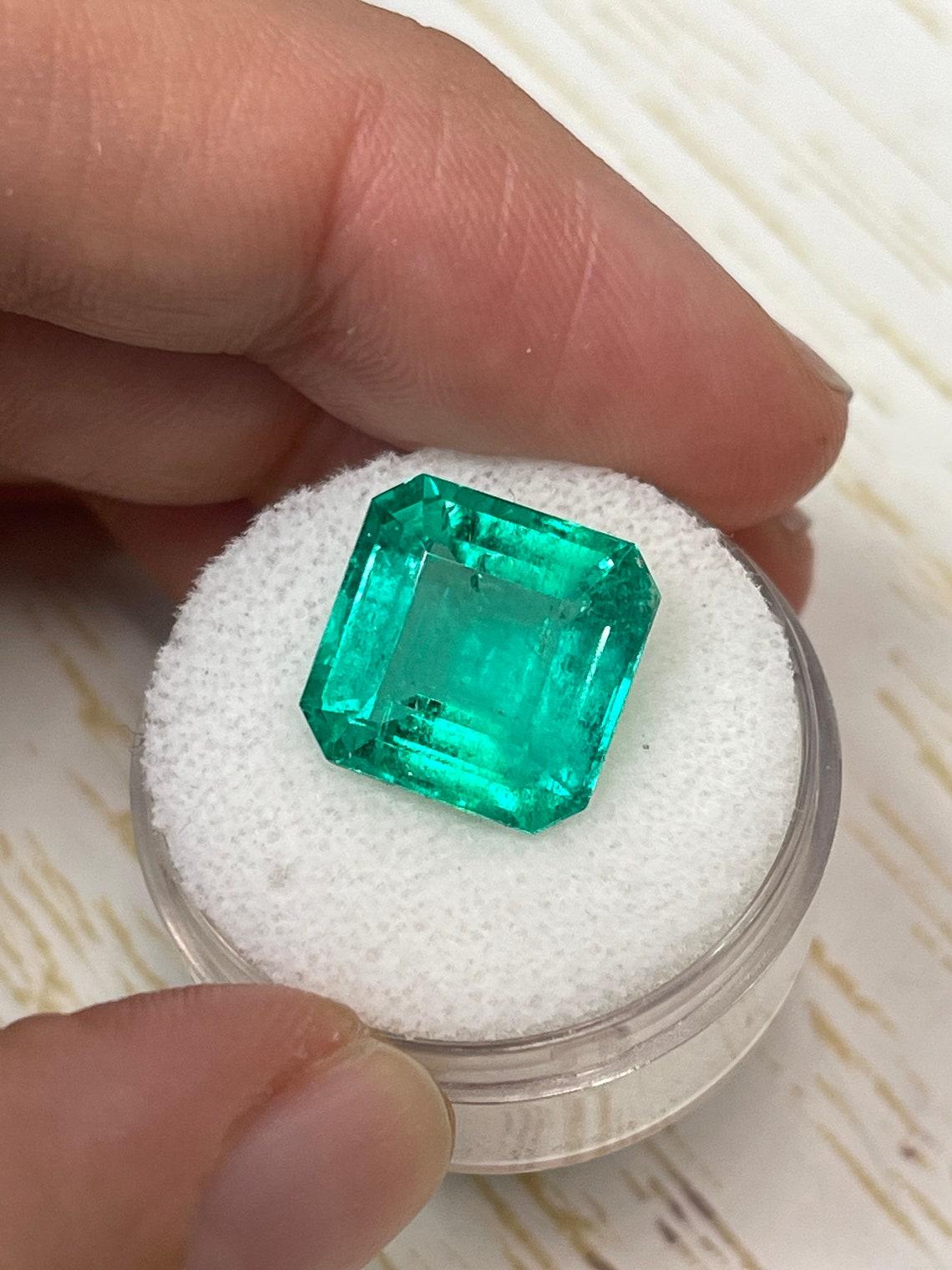 Esmeralda colombiana talla Asscher verde brillante de 8,81 ct 12,5x12,5 mayo auténtica en Nuevo estado para la venta en Jupiter, FL