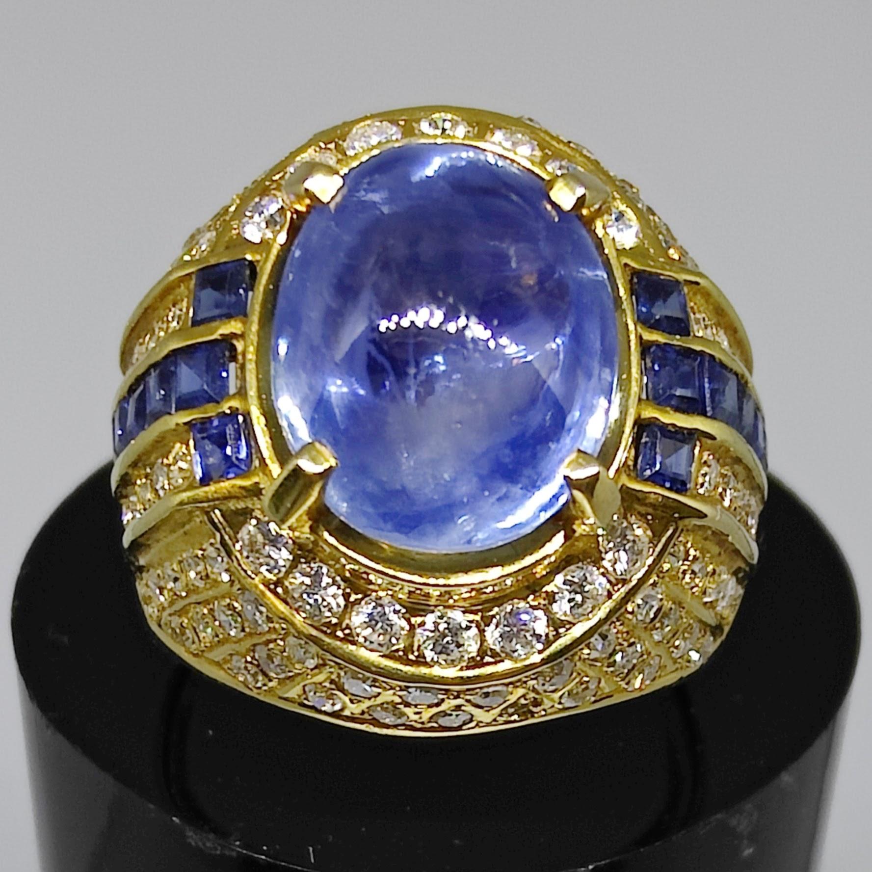 Introducing our Vintage Art Deco Style 8.82ct Cabochon Blue Sapphire Diamond Men's Ring in Yellow Gold, a true testament to timeless elegance and sophistication. This magnificent ring exudes vintage charm, drawing inspiration from Egyptian art and