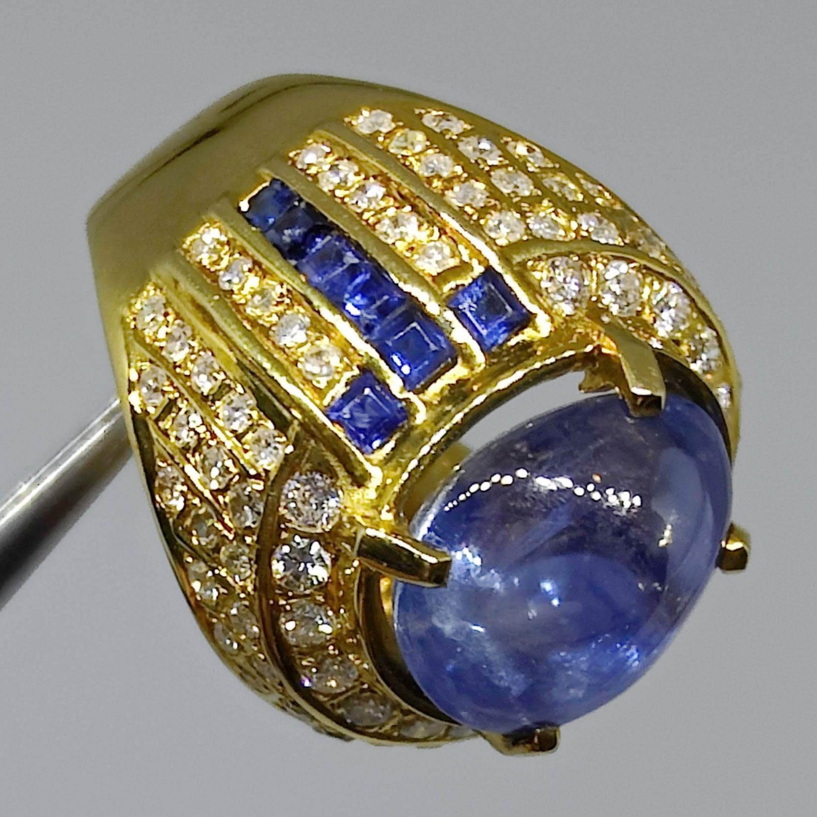 Vintage Art Deco 8.82ct Cabochon Blue Sapphire Diamond Men's Ring in 20K Gold In New Condition For Sale In Wan Chai District, HK