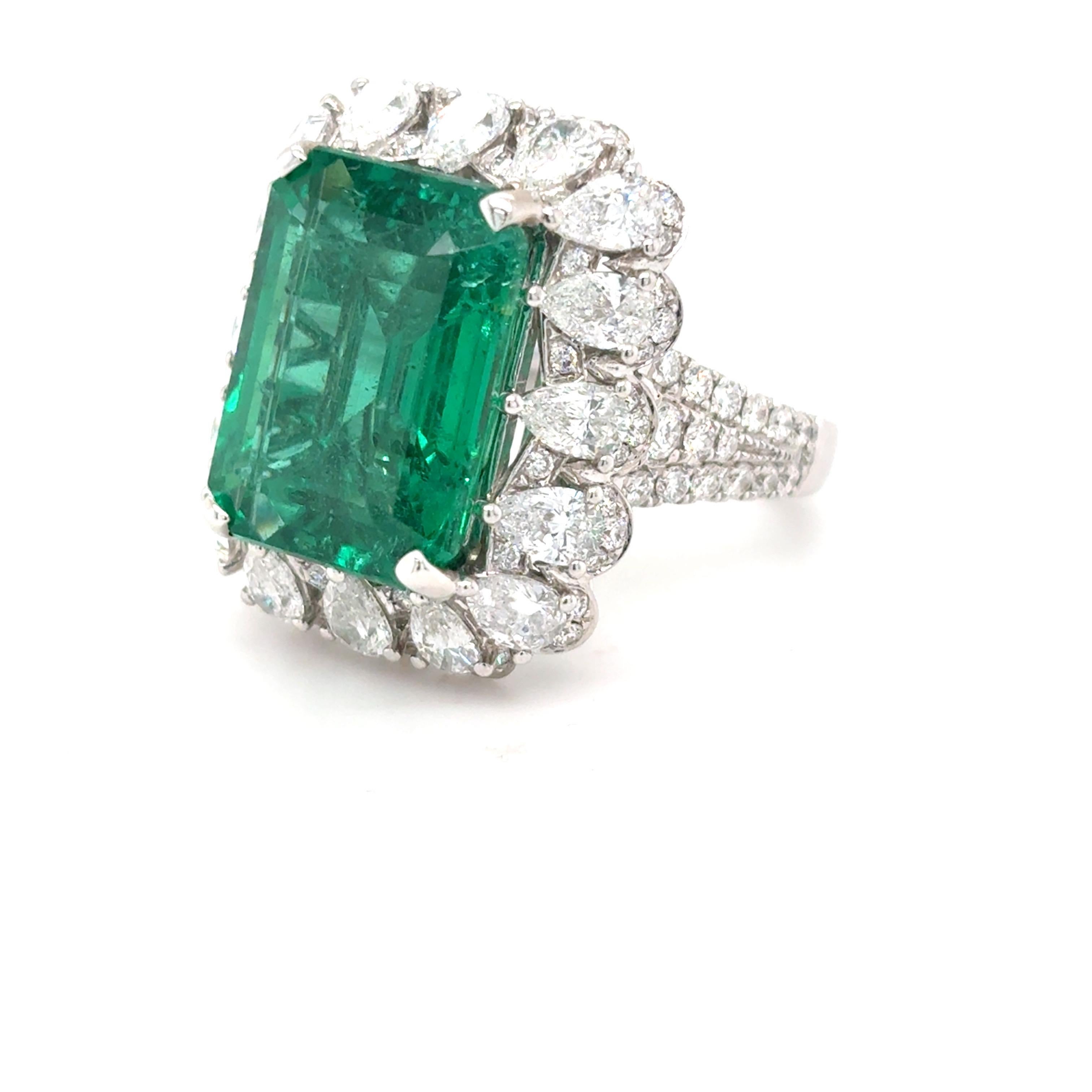Esmeralda de 8,82 quilates  Anillo de cóctel con diamante esmeralda tallado en venta 11