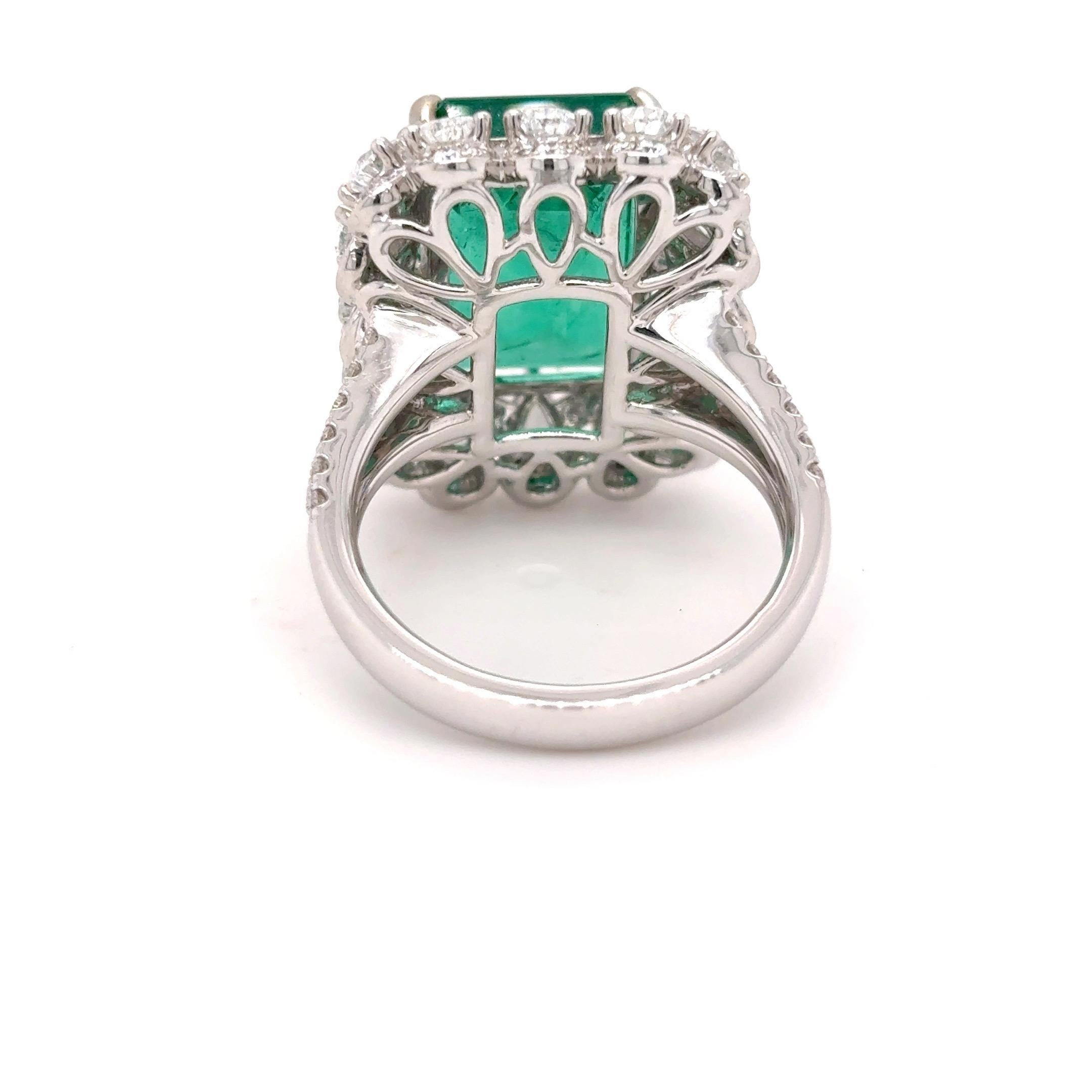 Esmeralda de 8,82 quilates  Anillo de cóctel con diamante esmeralda tallado en venta 12