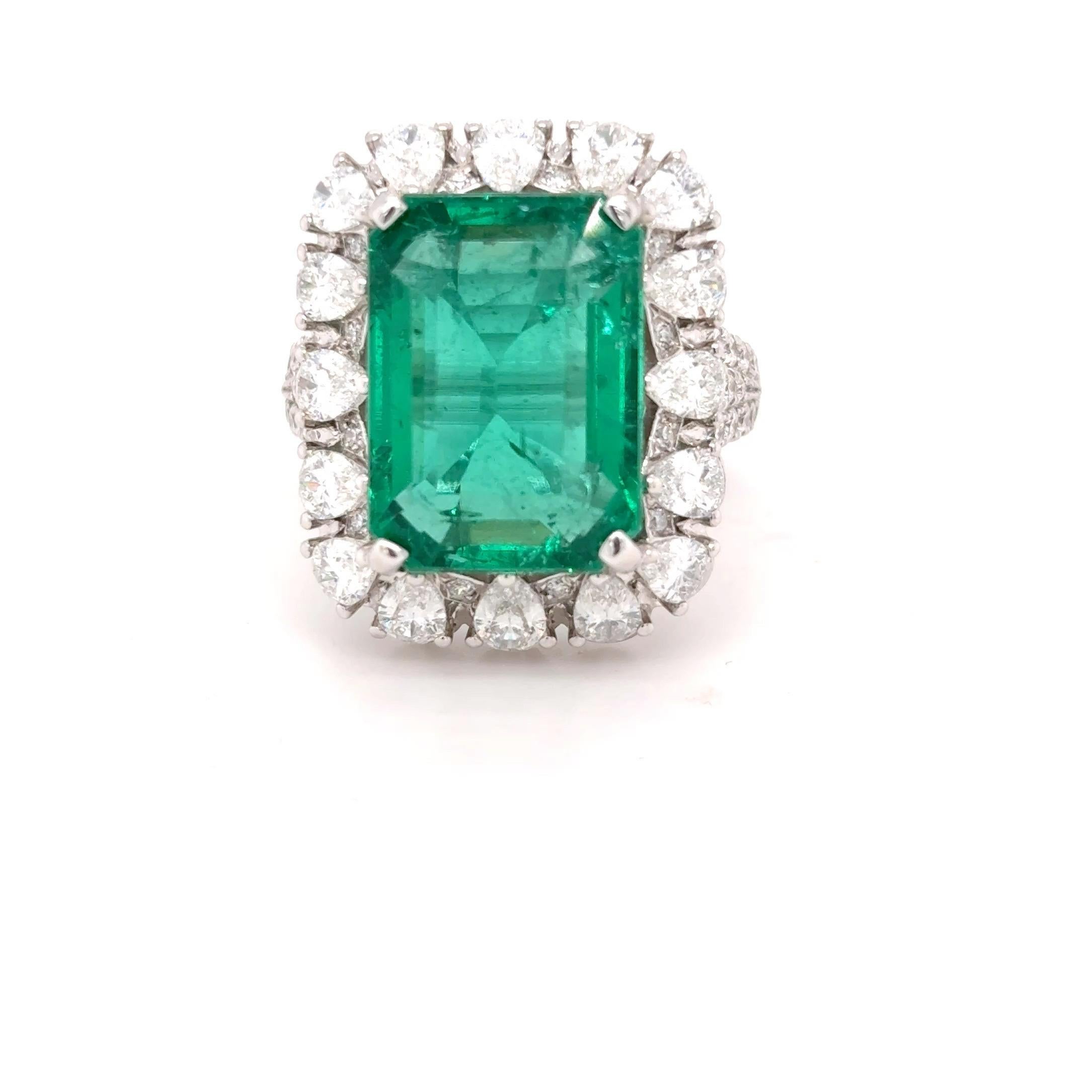 Esmeralda de 8,82 quilates  Anillo de cóctel con diamante esmeralda tallado en venta 13