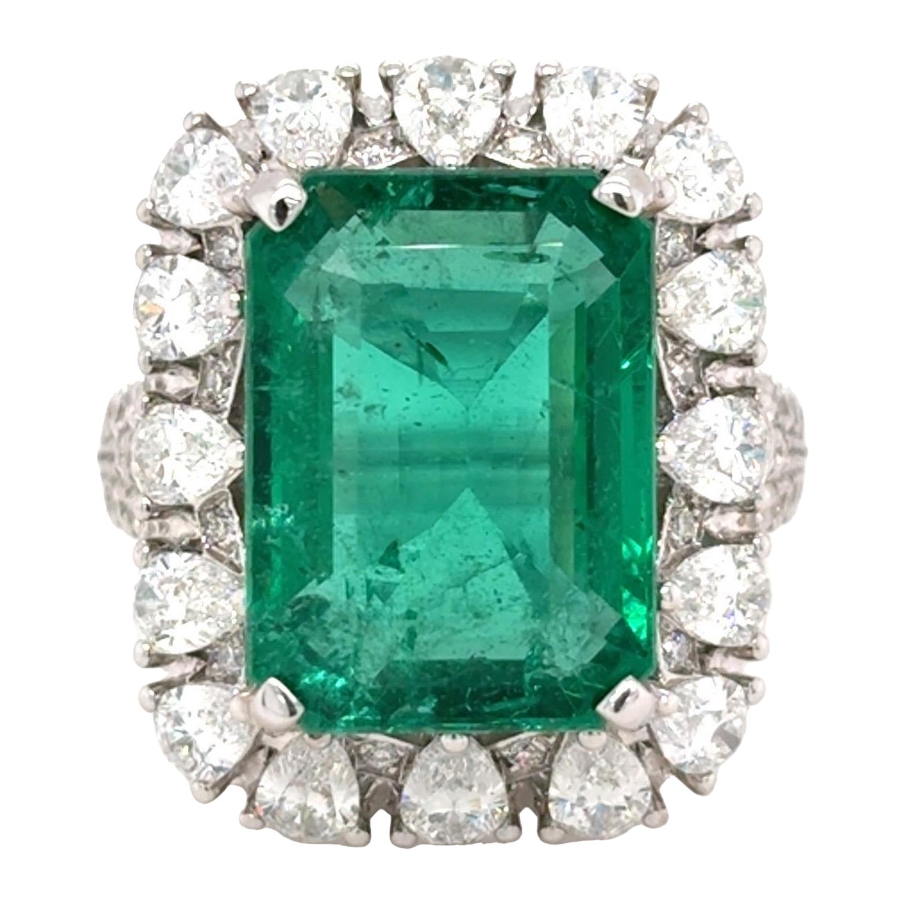 Émeraude de 8,82 carats  Bague de cocktail avec diamant émeraude taillé
