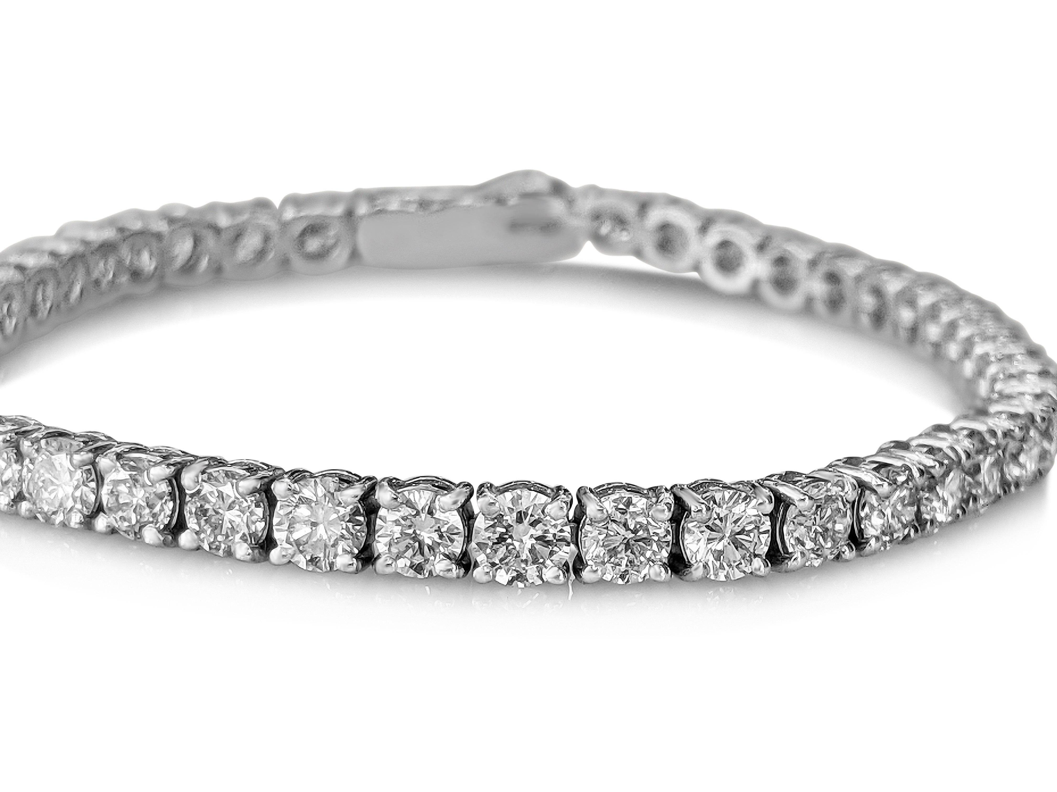8.82 Carat F-I VVS1-VVS2 Diamond Tennis Riviera, 14 Kt. White Gold, Bracelet In New Condition In Ramat Gan, IL