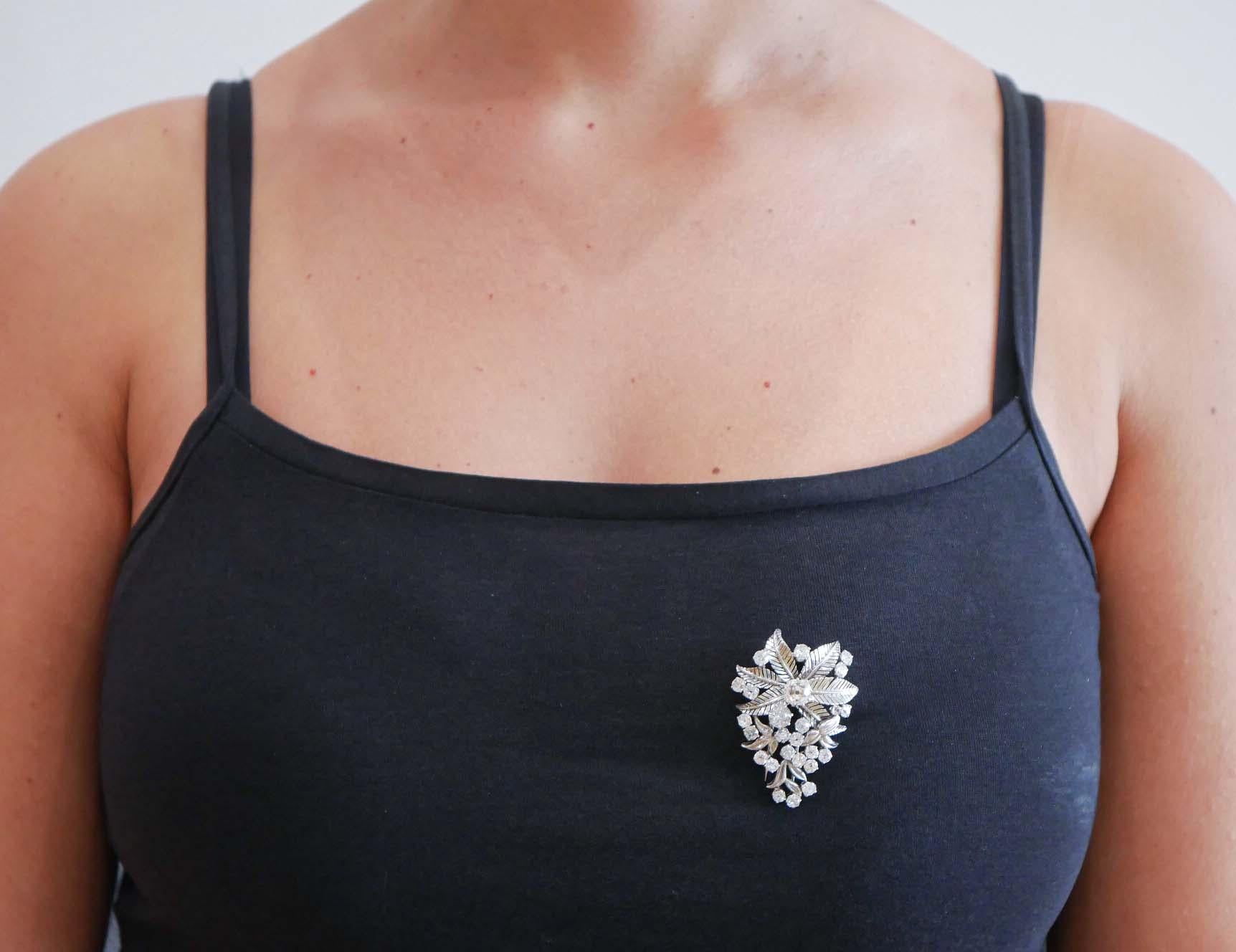 8,82 Karat Diamanten, Brosche aus Platin. (Gemischter Schliff) im Angebot